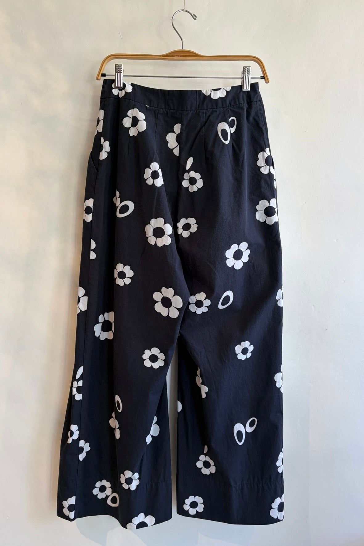 Pre-loved / Mr. Larkin Cotton Pant / Navy Daisy / Size M