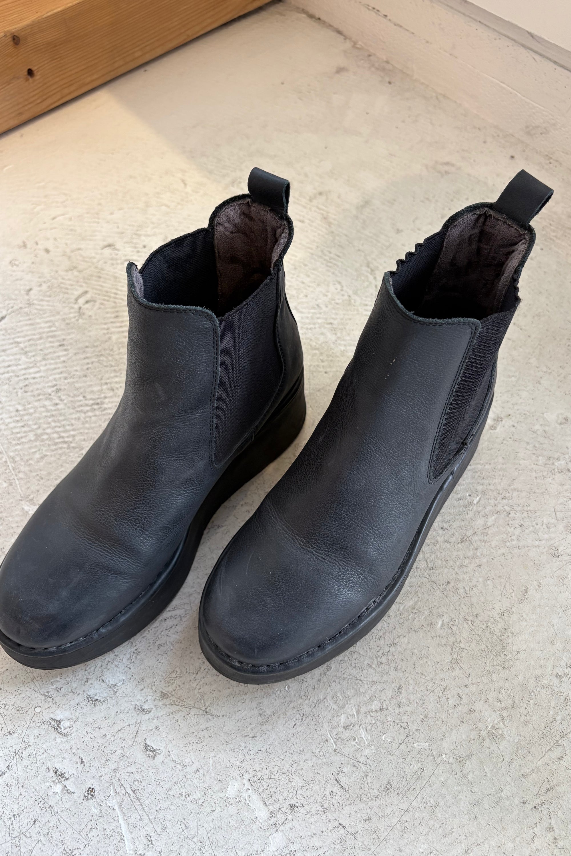 Pre-loved / London Fly Chelsea Boot / Black / Size 39