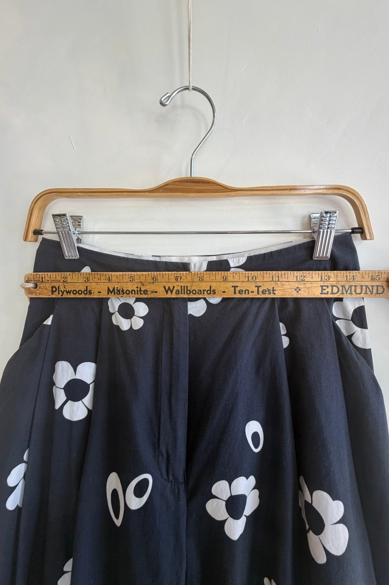 Pre-loved / Mr. Larkin Cotton Pant / Navy Daisy / Size M