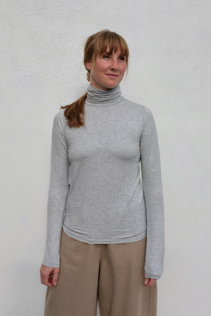 Pre-loved / Baserange Grey Turtleneck / Size XL