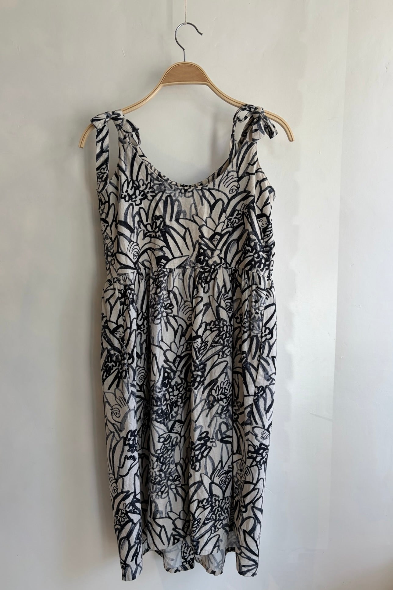 Pre-Loved / Eve Gravel Black &amp; Beige Face Dress / Size Small