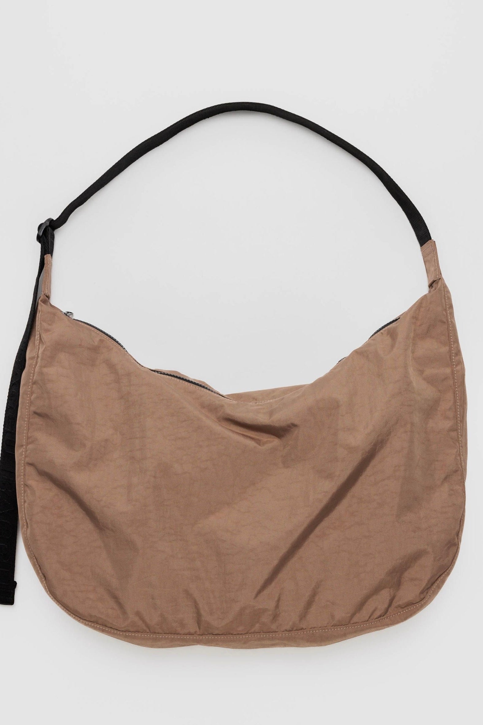 Baggu Large Nylon Crescent Bag / Cocoa