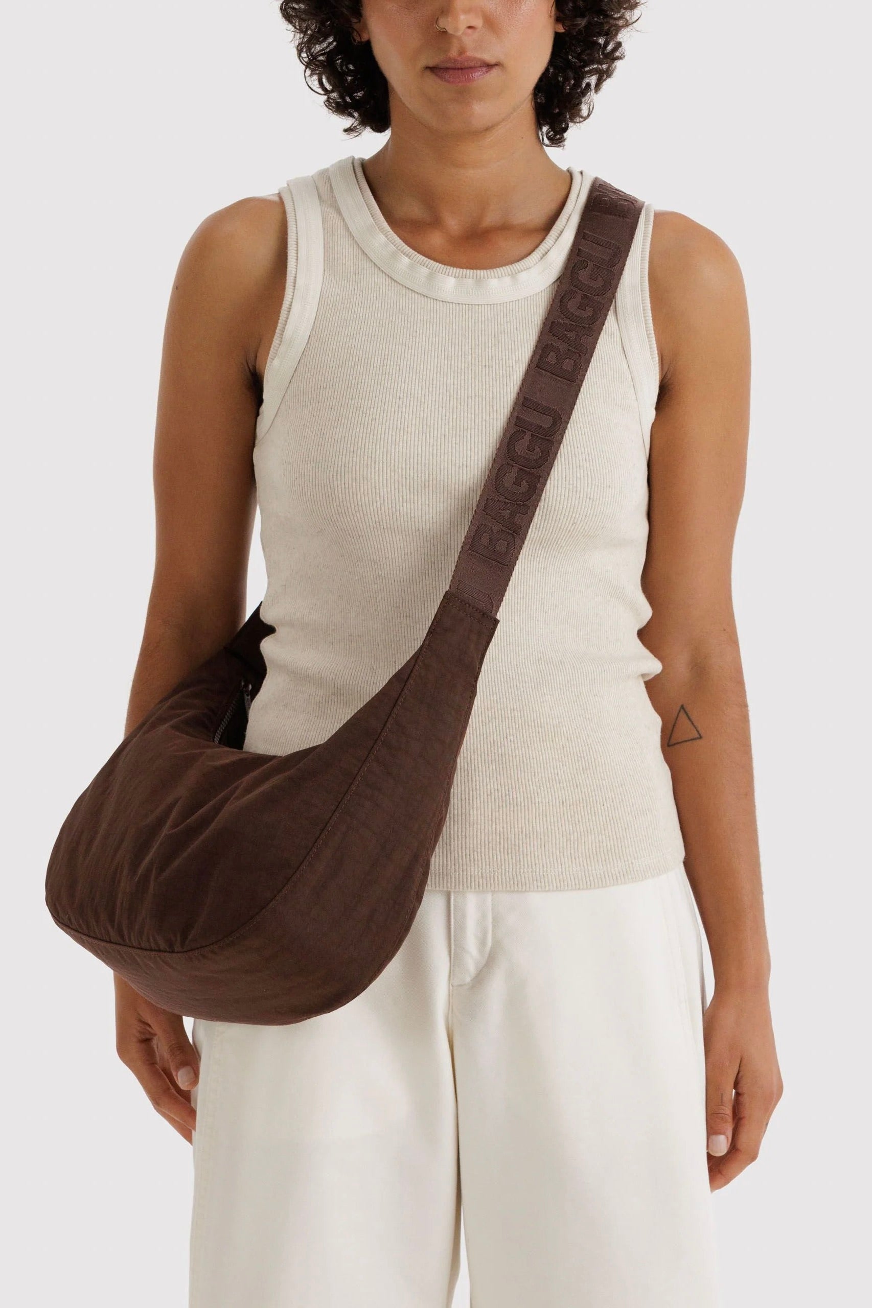Baggu Medium Nylon Crescent Bag / Coffee