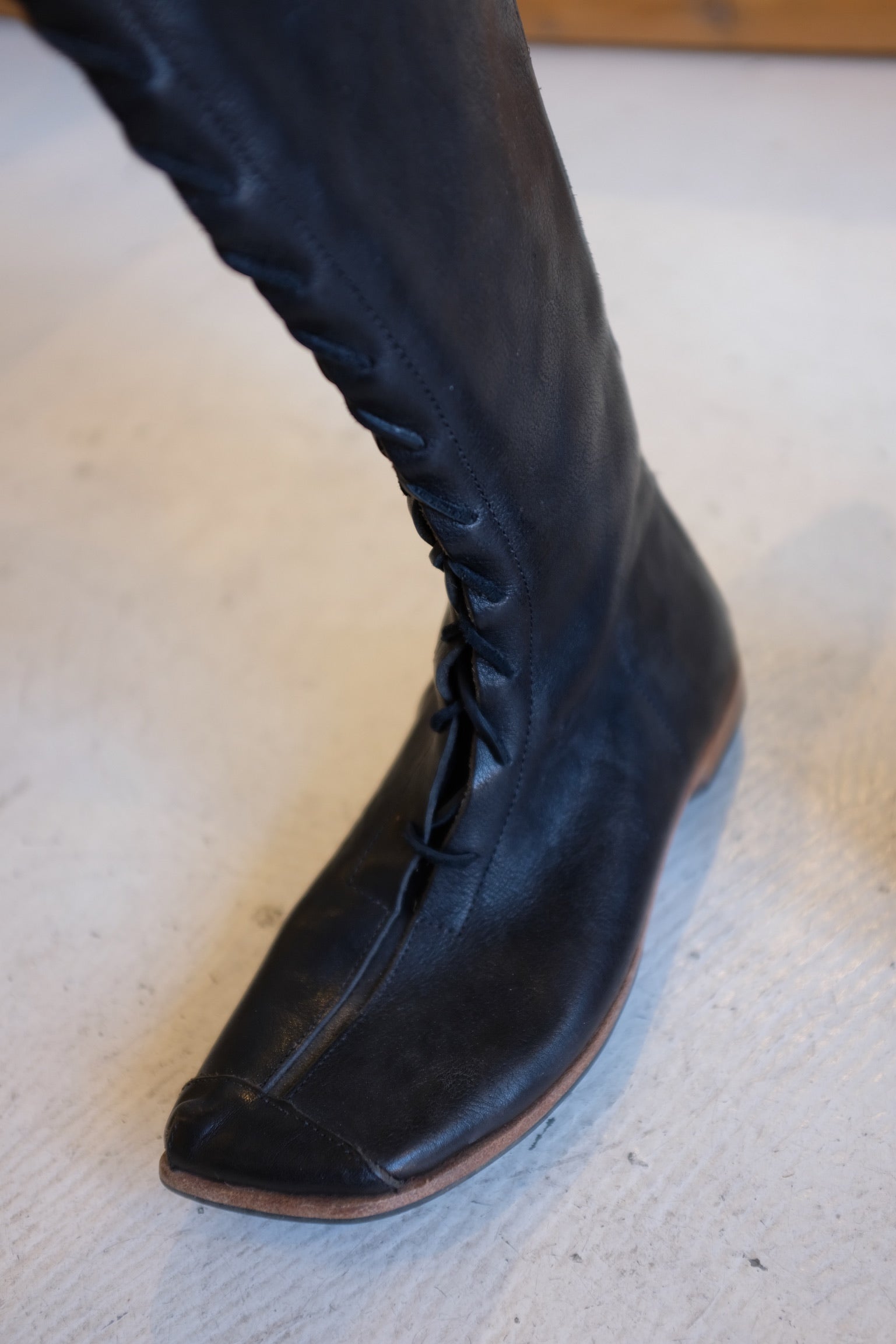 Pre-loved / Cydwoq Black Leather Boots / Size 38