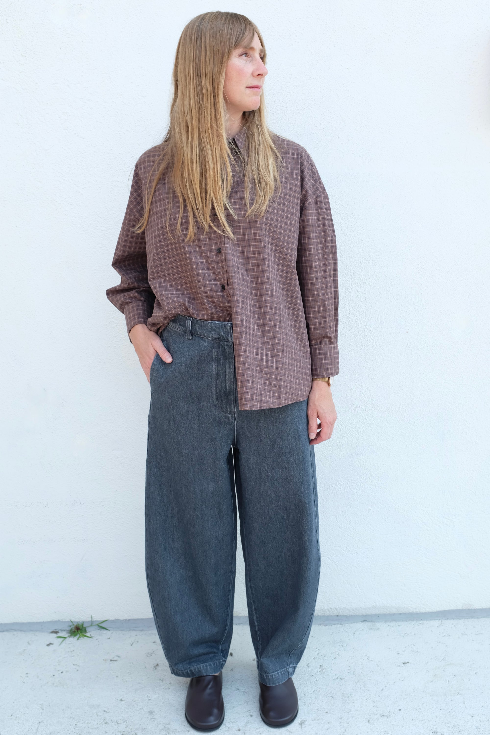 Cordera Washed Denim Curved Pants / Grey