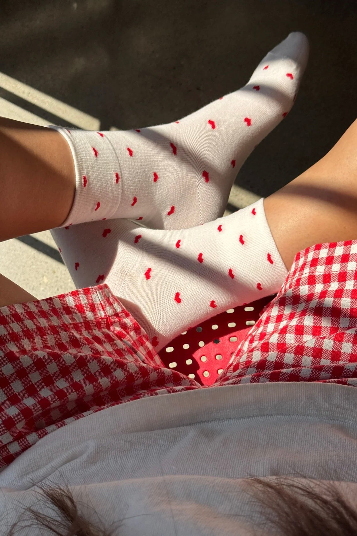 Le Bon Shoppe Patterned Sneaker Sock / White + Red Hearts
