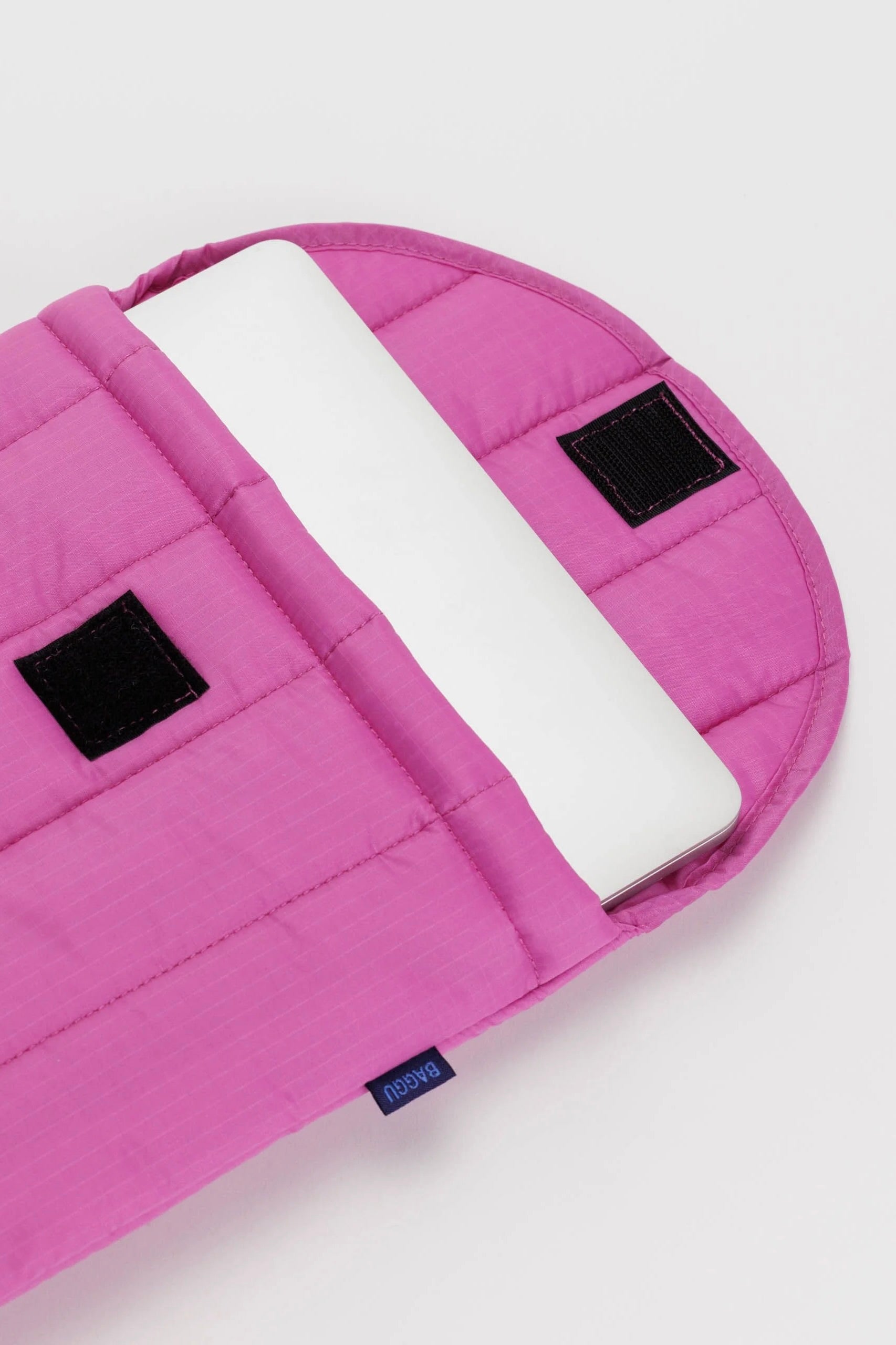 BAGGU Puffy Laptop Sleeve / Extra Pink