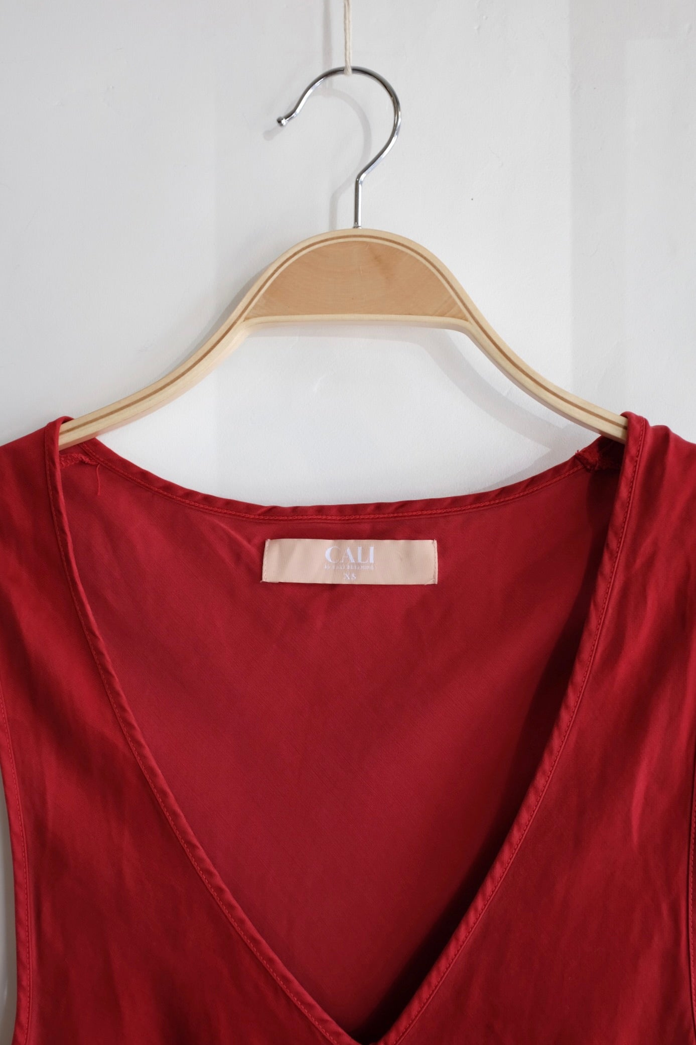 Pre-loved / Cali Dreaming Red V Neck Dress / Size XS