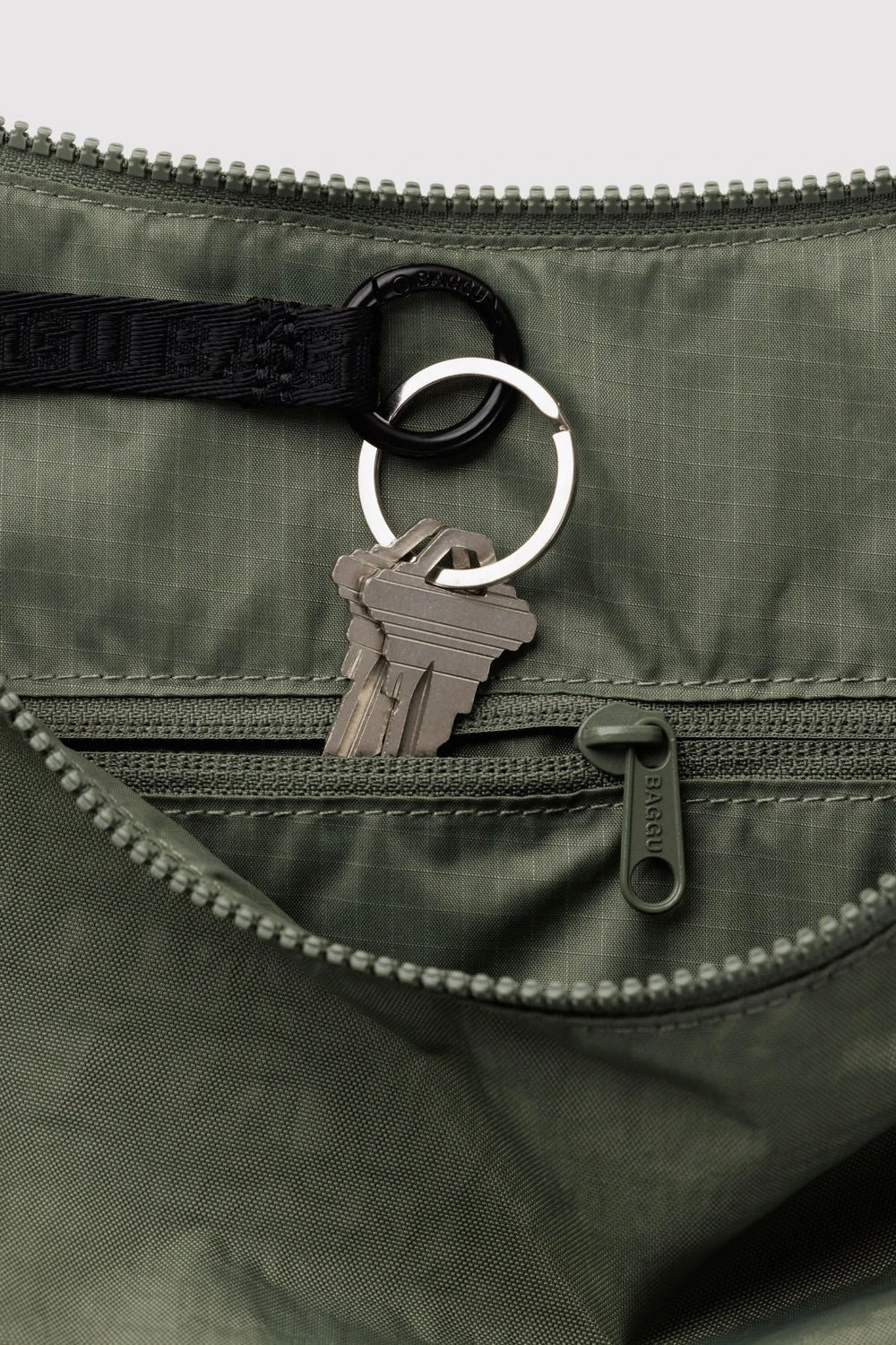 Large Nylon Crescent Bag / Caper