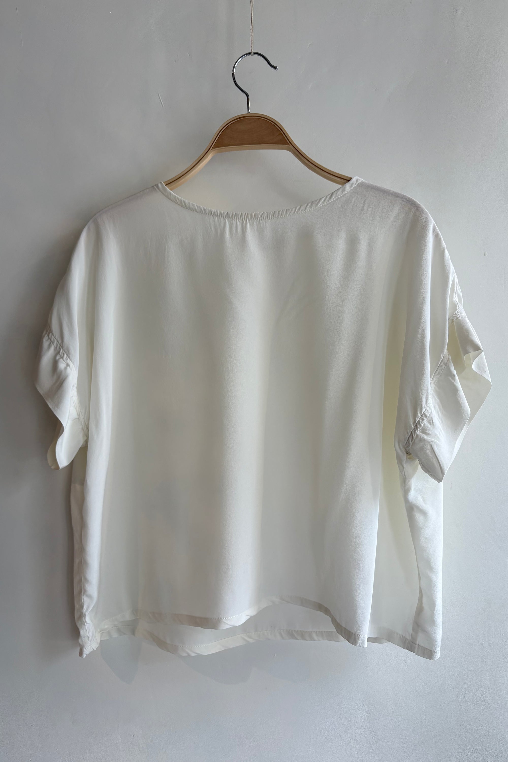 Pre-Loved / Elizabeth Suzann Silk Georgia Tee / Ivory / One Size