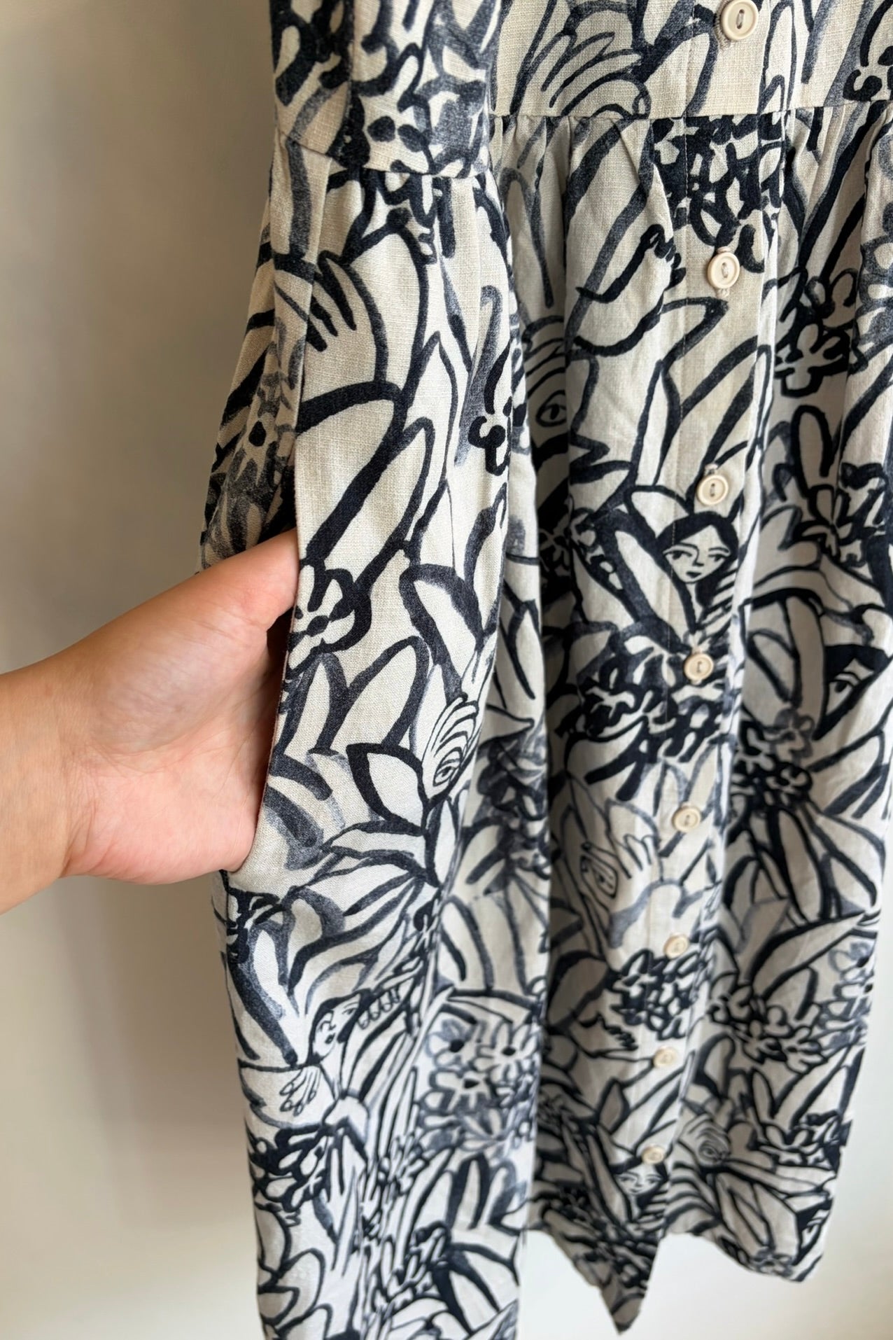 Pre-Loved / Eve Gravel Black &amp; Beige Face Dress / Size Small