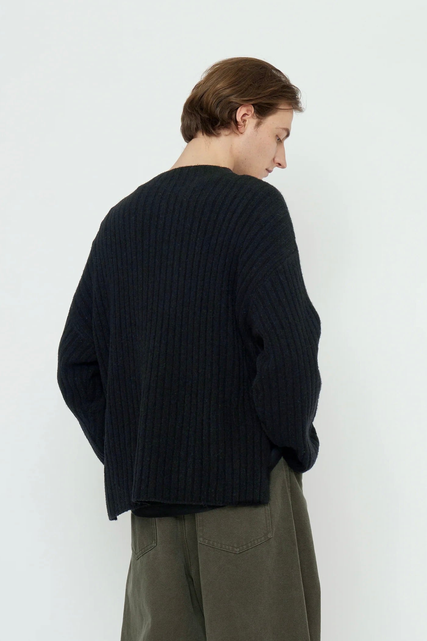 7115 by szeki Oversized Ribbed Mockneck / Black