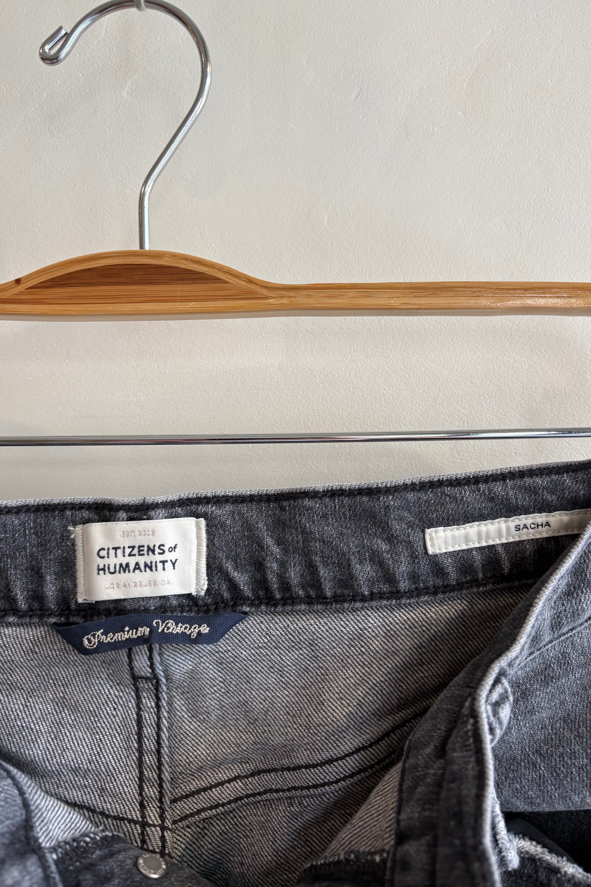 Pre-Loved / Citizens of Humanity Sacha Jean / Distressed Grey / 29