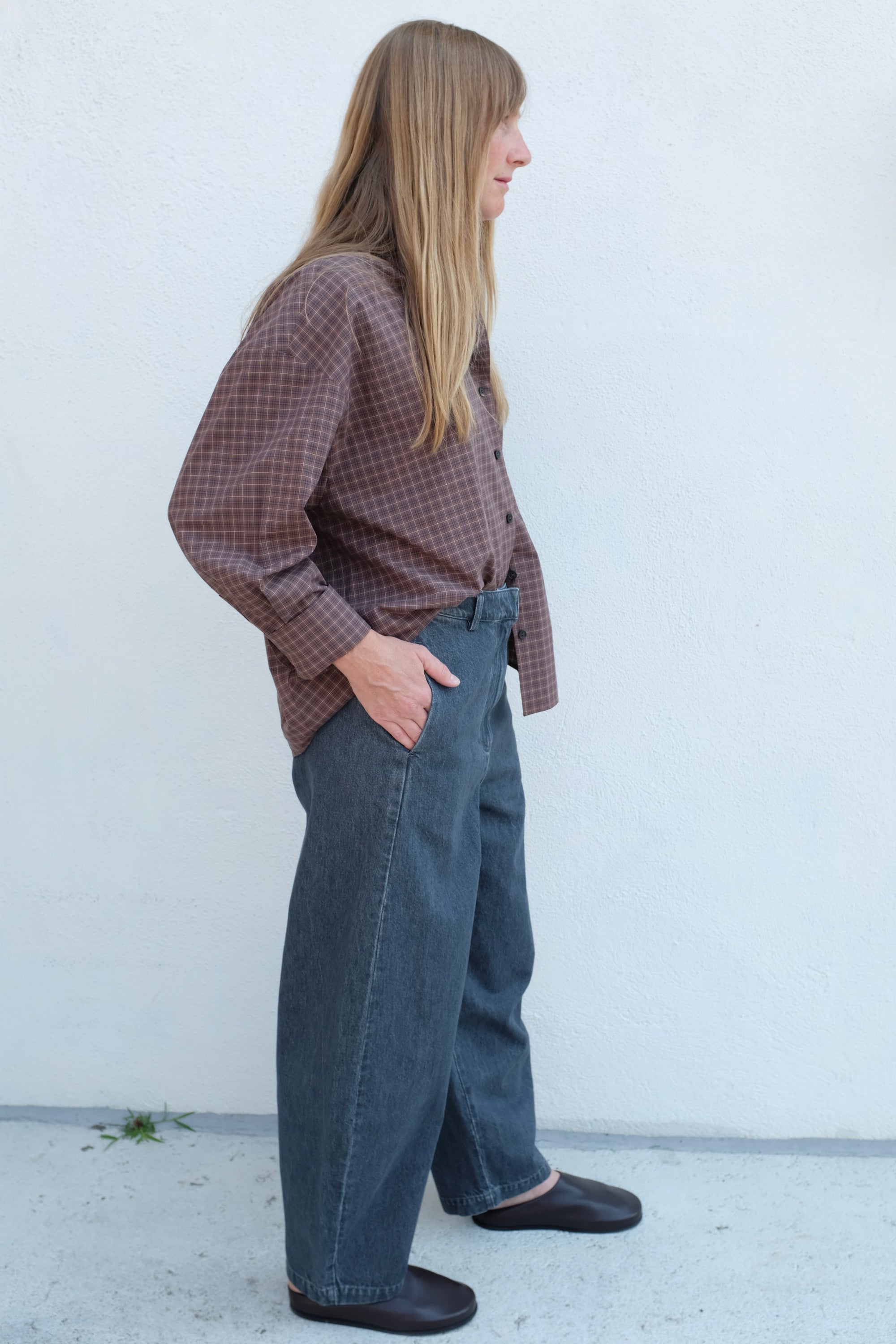 Cordera Washed Denim Curved Pants / Grey