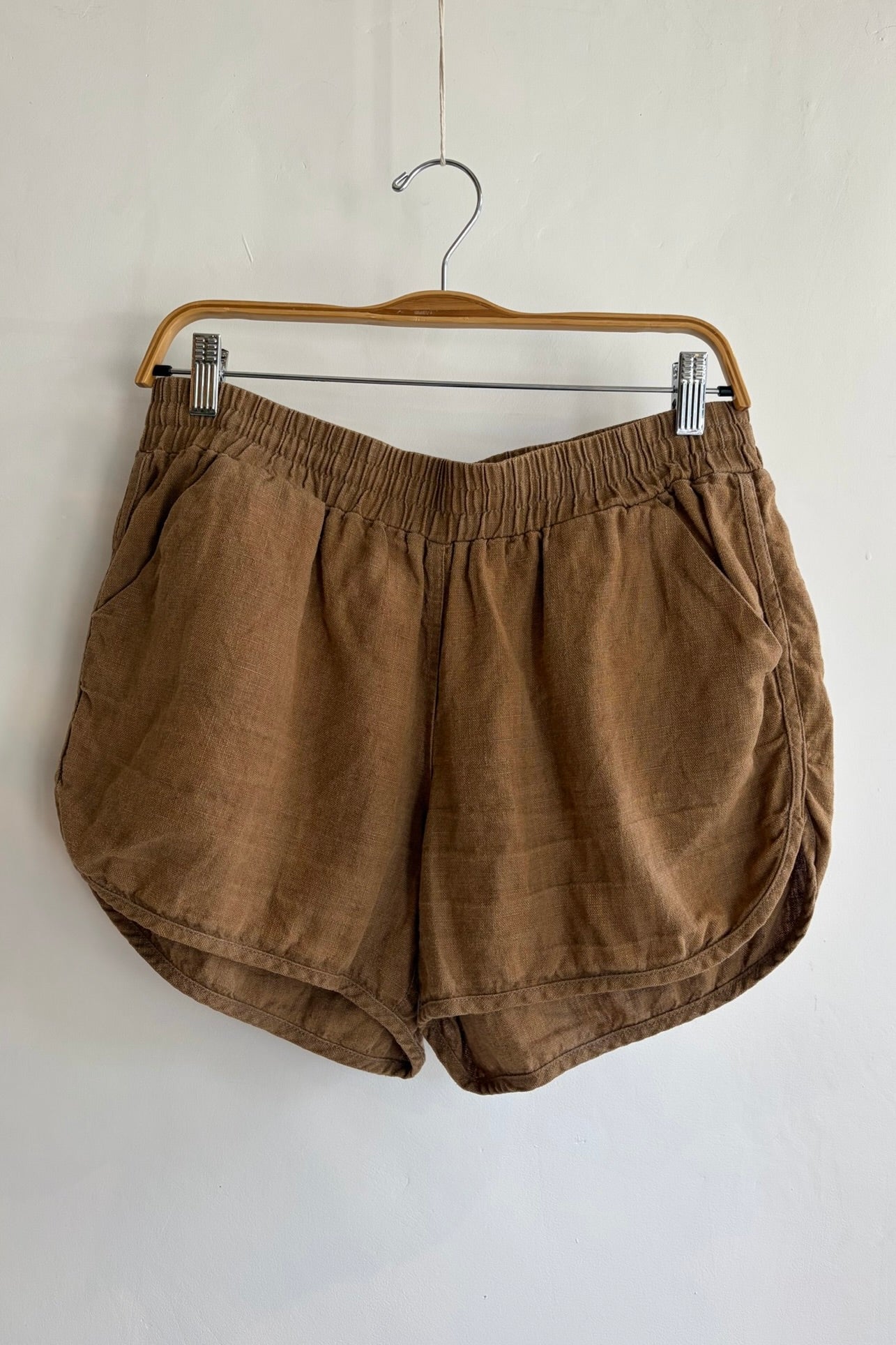 Pre-Loved / Beaton Linen Shorts / Brown / Size L