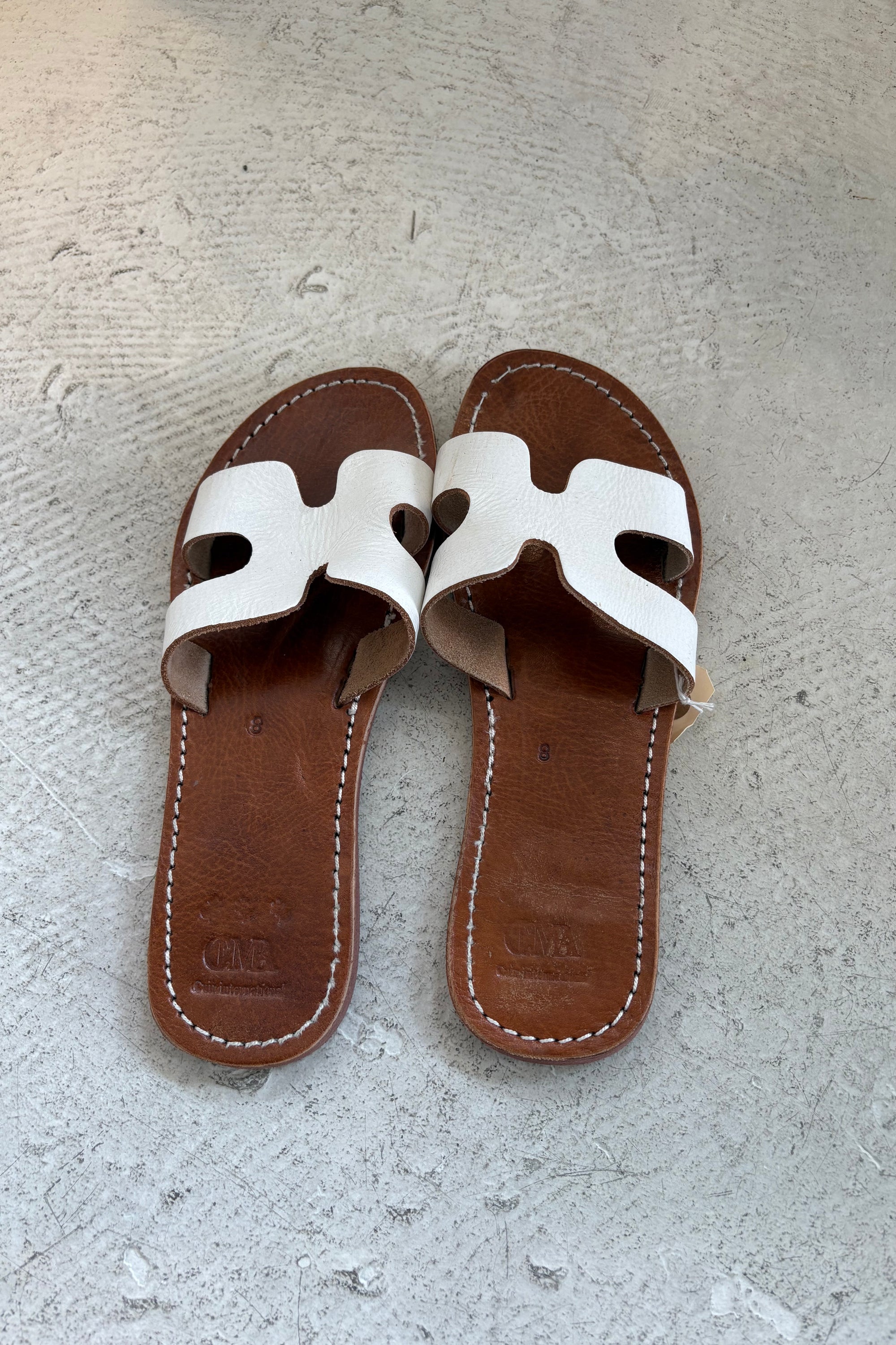 Pre-loved / White Leather Flat Sandals / Size 8