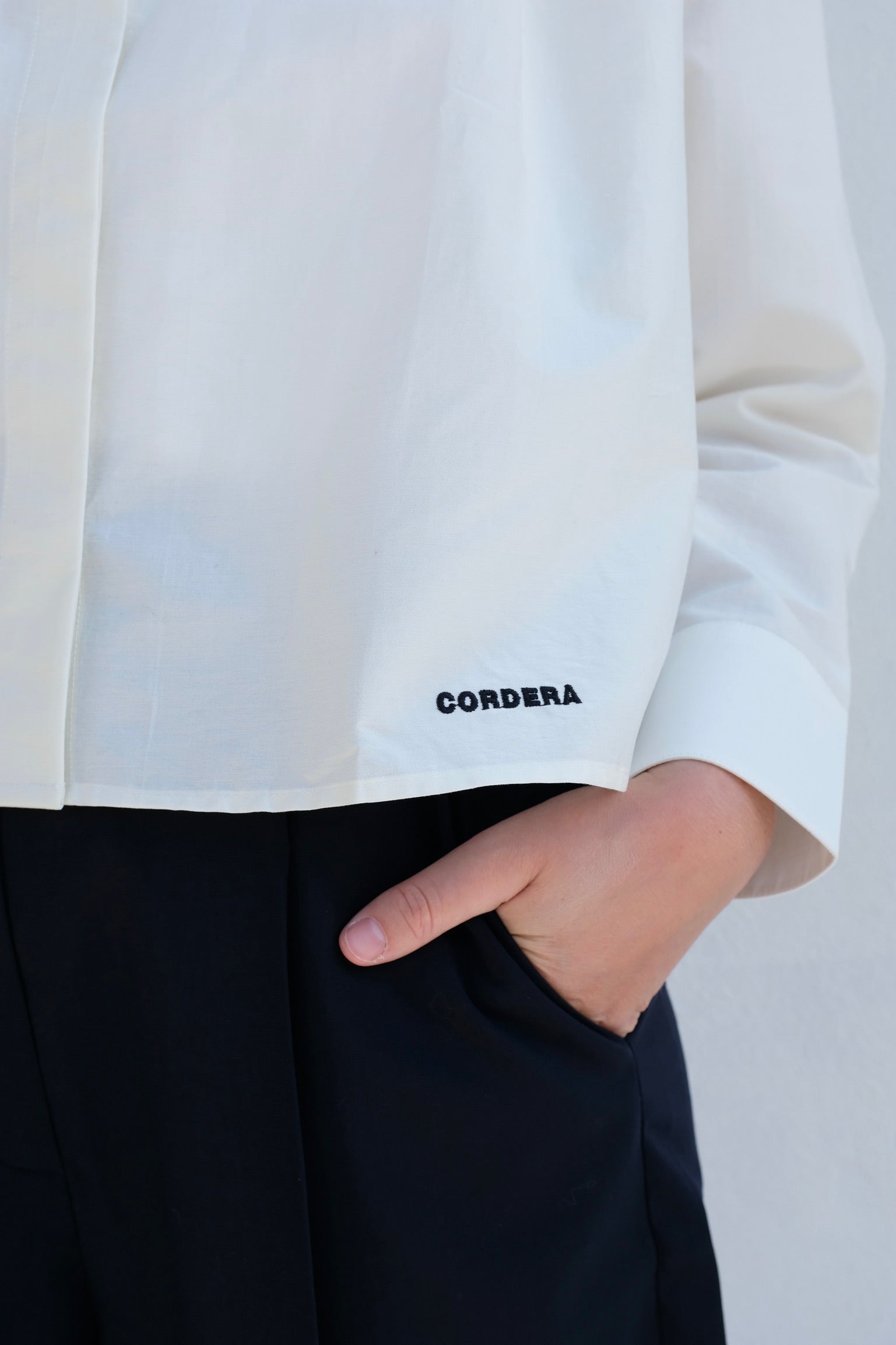 CORDERA Front Pleats Shirt / White