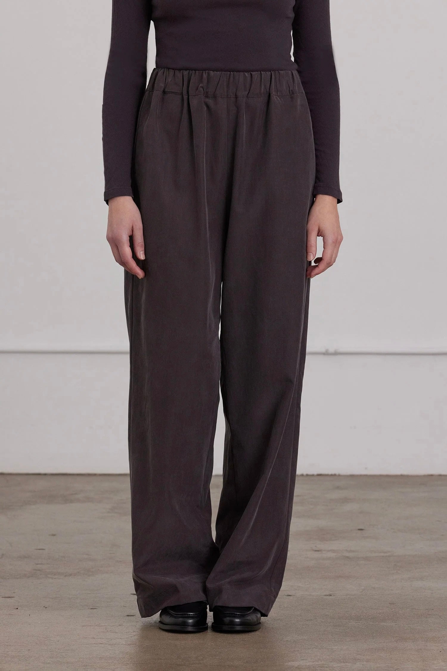Black Crane Straight Pants / Dark Plum