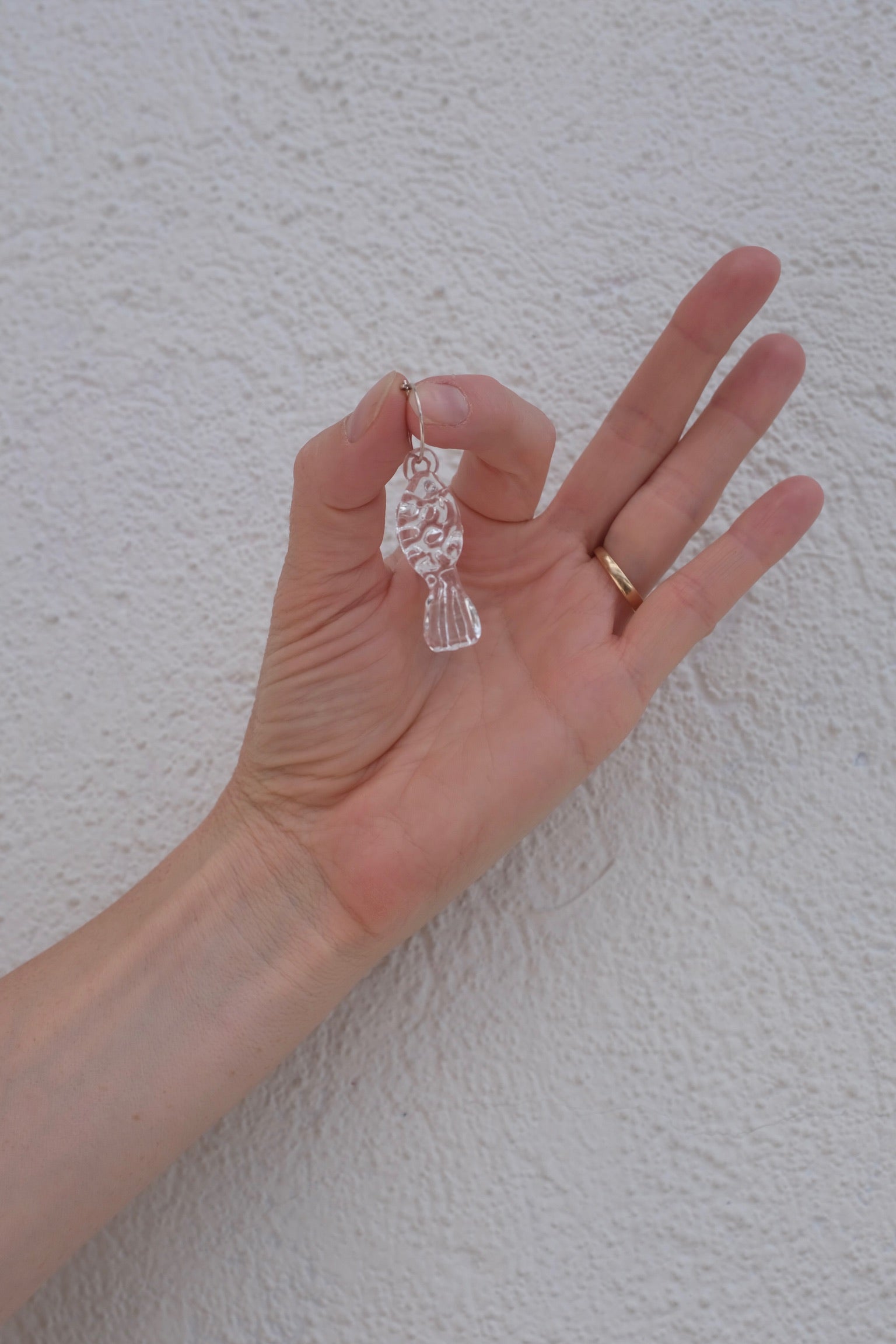 Levens Glass Fish Charm / Clear