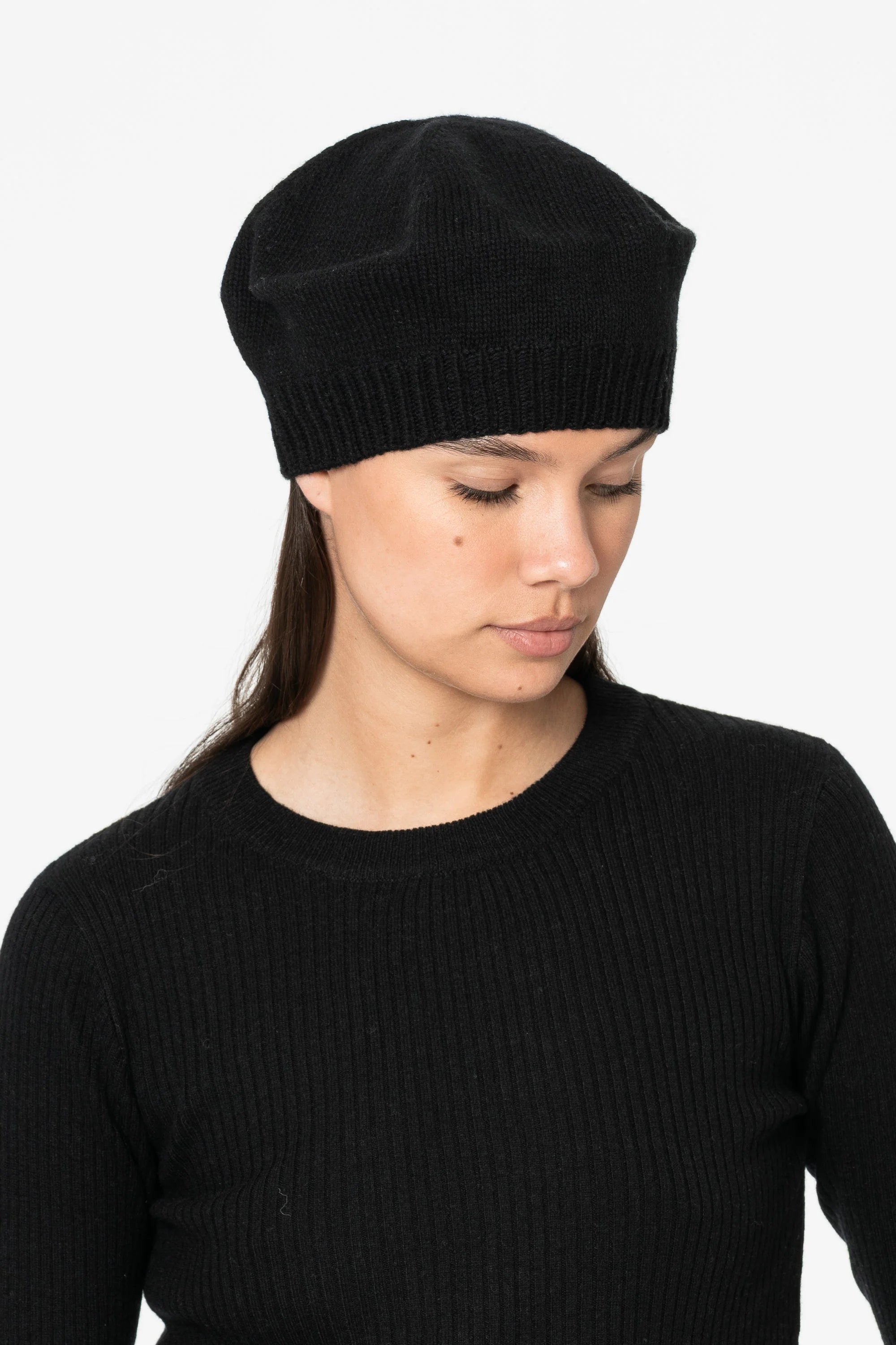 Dinadi Merino Handknit Beret / Black