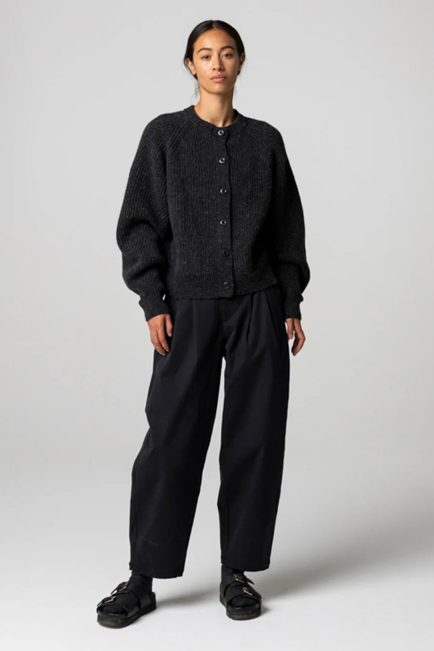 Amy Powney x Finisterre Fisherman Rib Cardigan / Raven