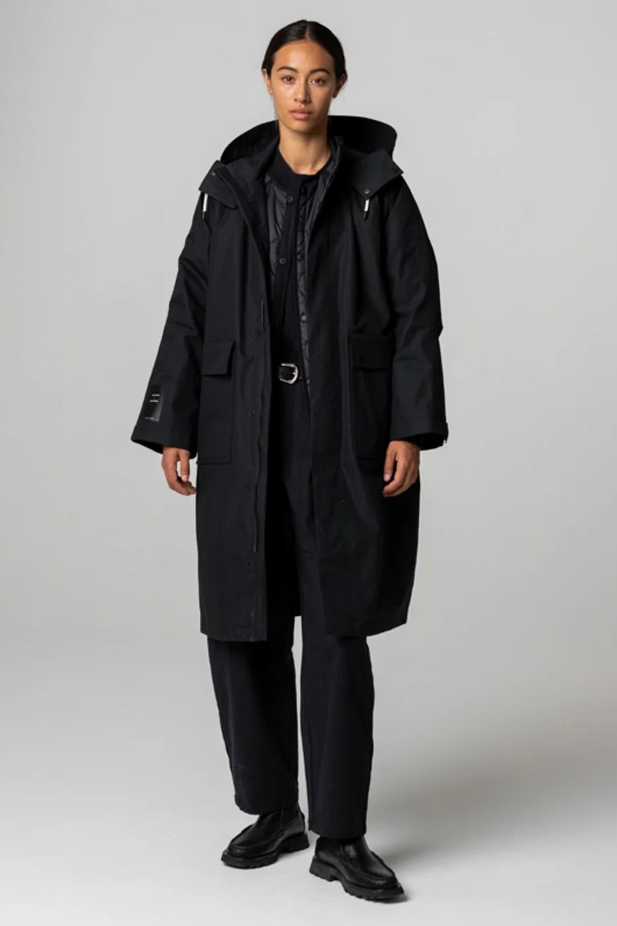Amy Powney x Finisterre Longline Waterproof Jacket / Black