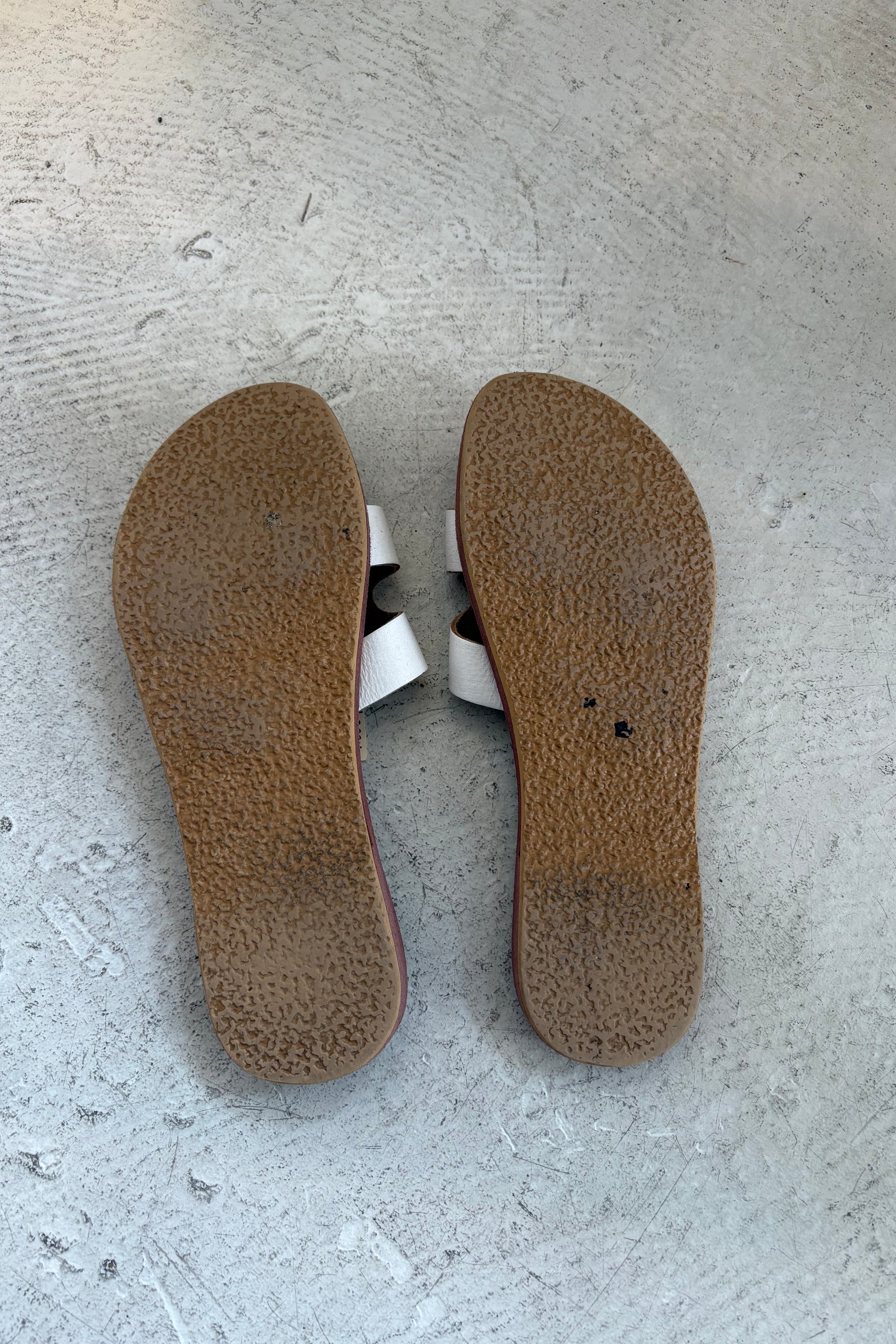 Pre-loved / White Leather Flat Sandals / Size 8
