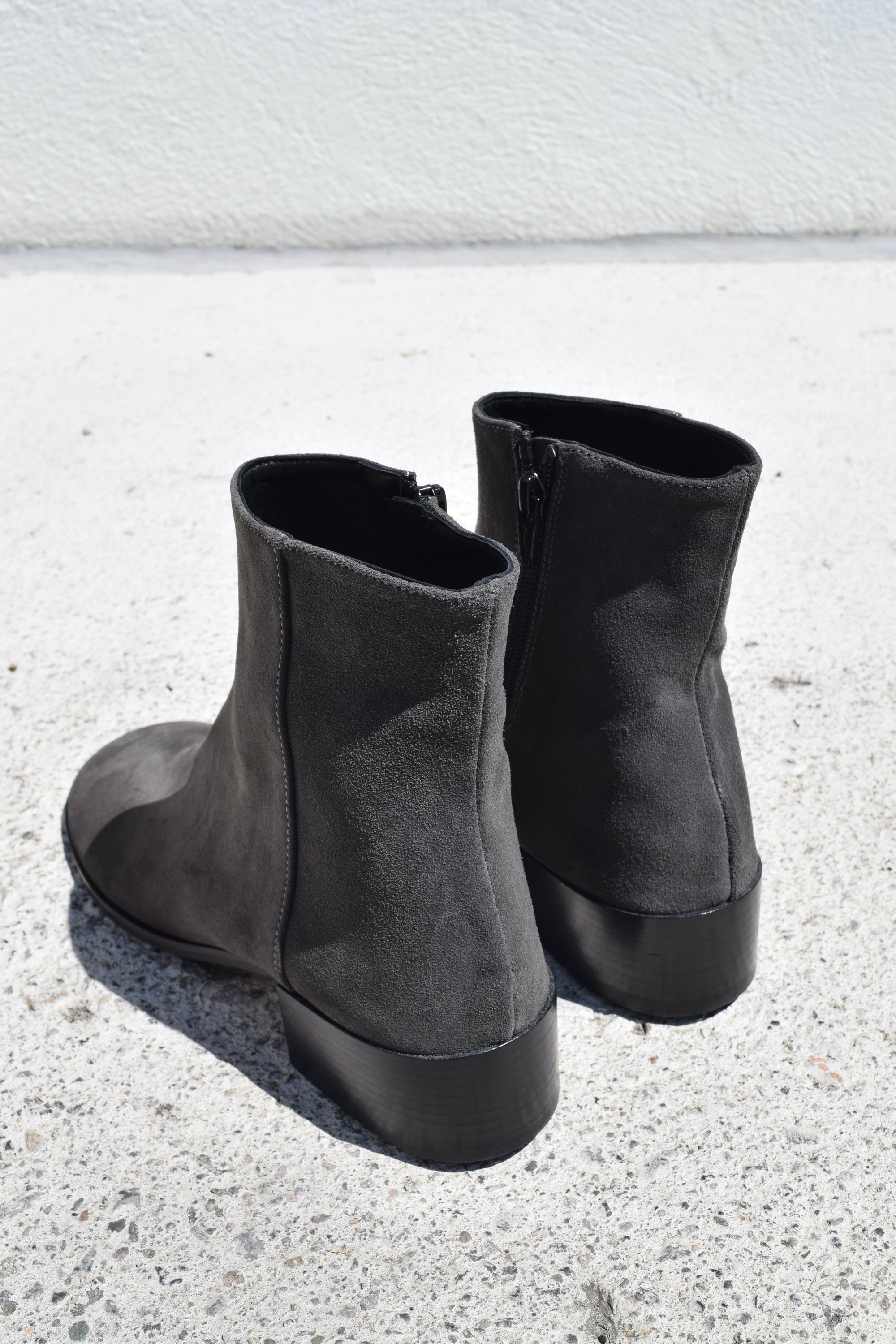 River Boot / Charcoal Suede