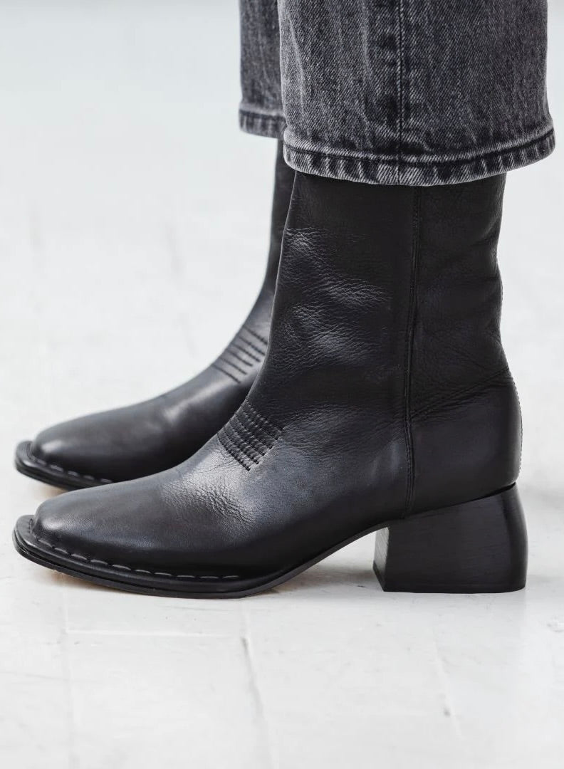 Either/Or West Boot / Black Leather