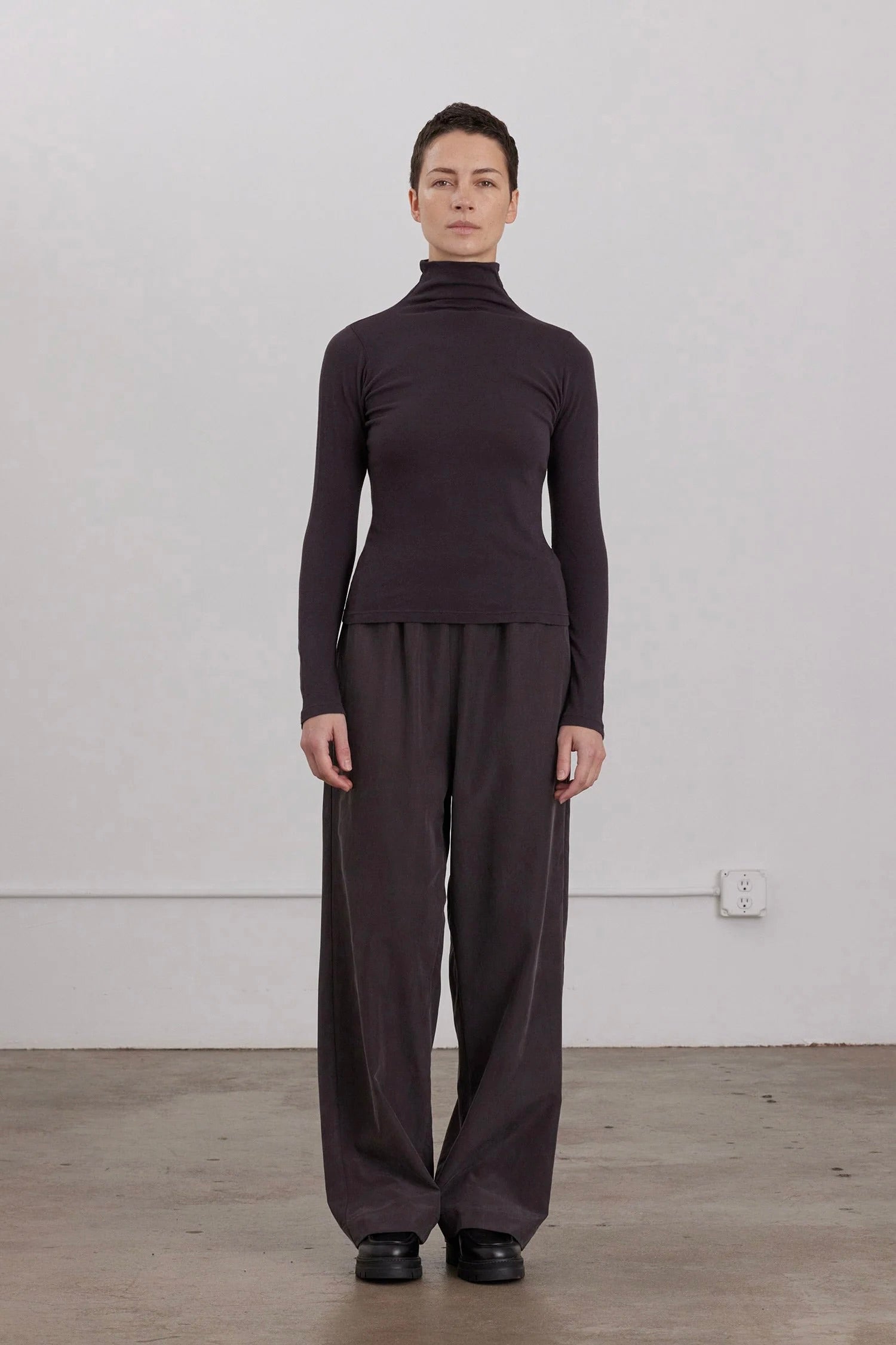 Black Crane Straight Pants / Dark Plum
