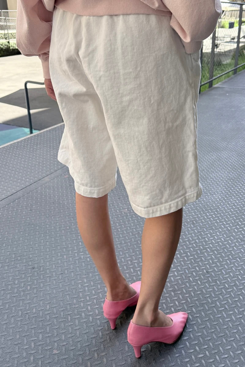 Liam Bermuda Shorts / Milk