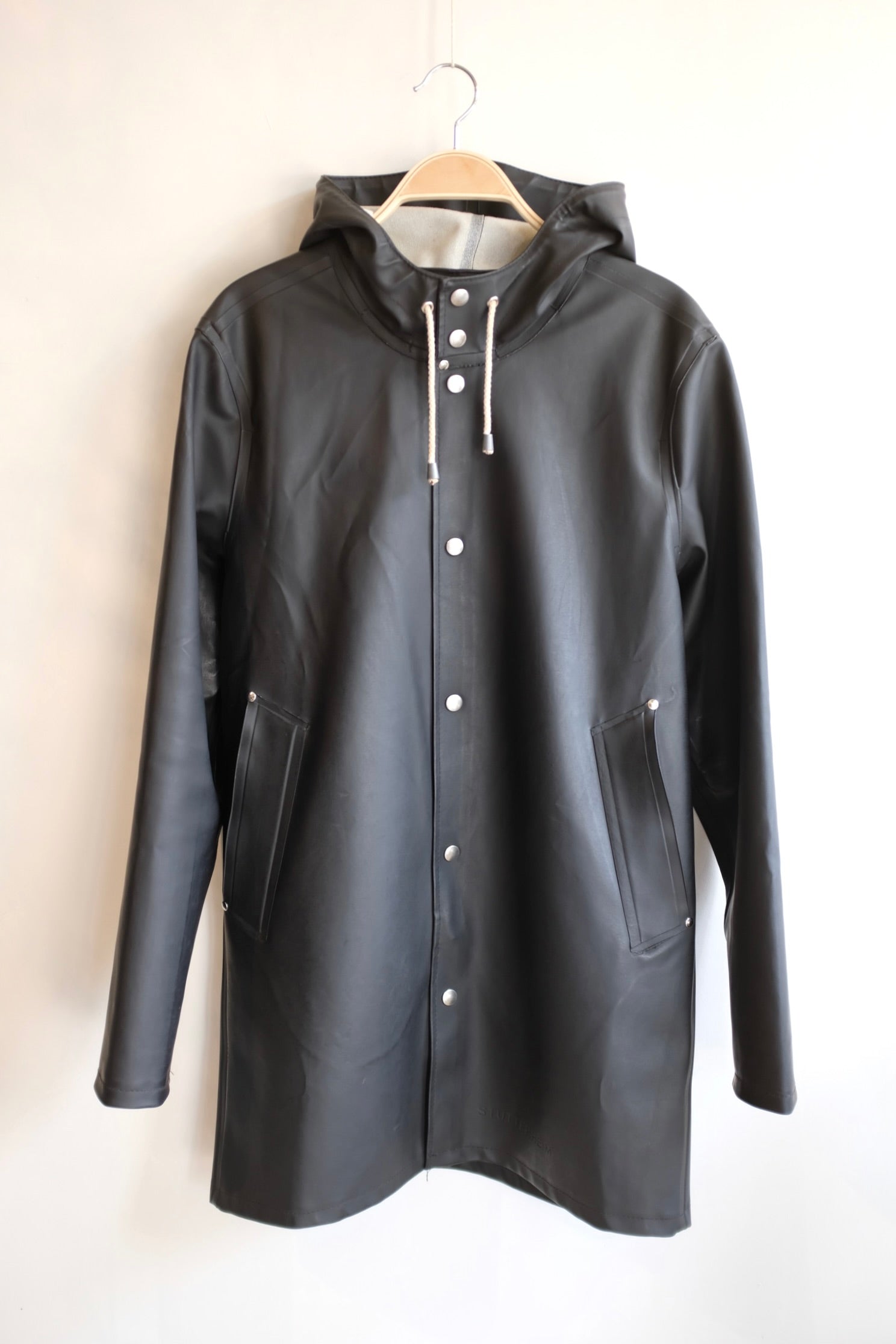 Pre-Loved / Stutterheim Stockholm Rain Jacket / Black / Unisex Small