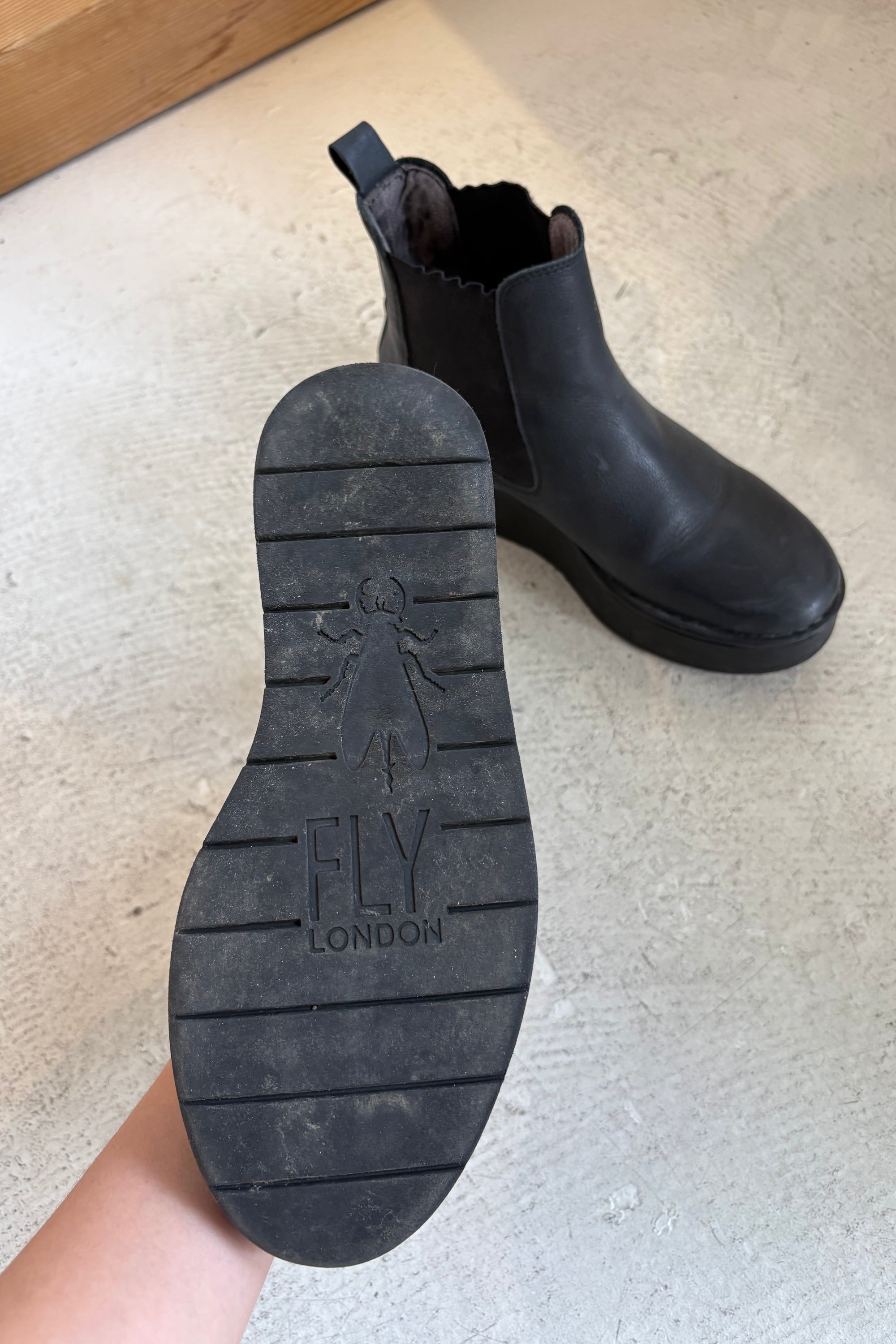 Pre-loved / London Fly Chelsea Boot / Black / Size 39