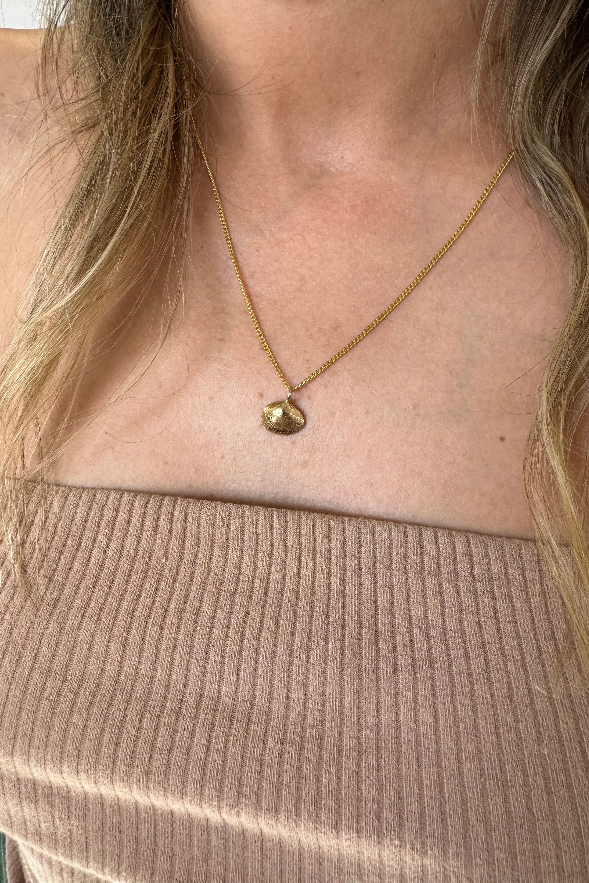 Rokosz Jewelry Clam Shell / 10k Solid Yellow Gold