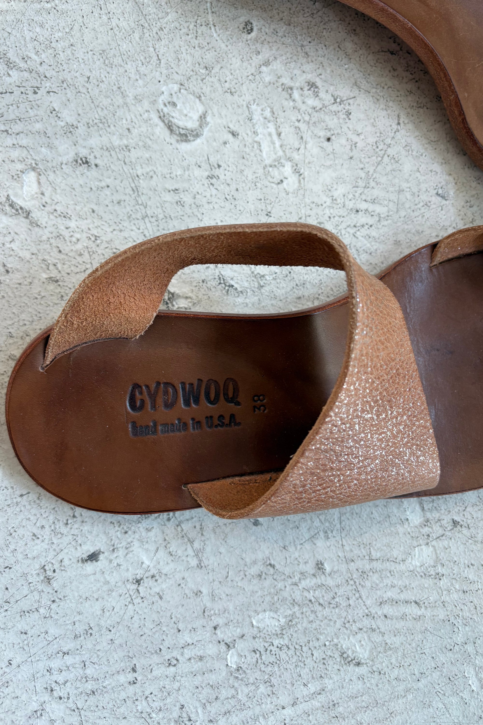 Pre-Loved / Cydwoq Tan Sparkle Slide / Size 38