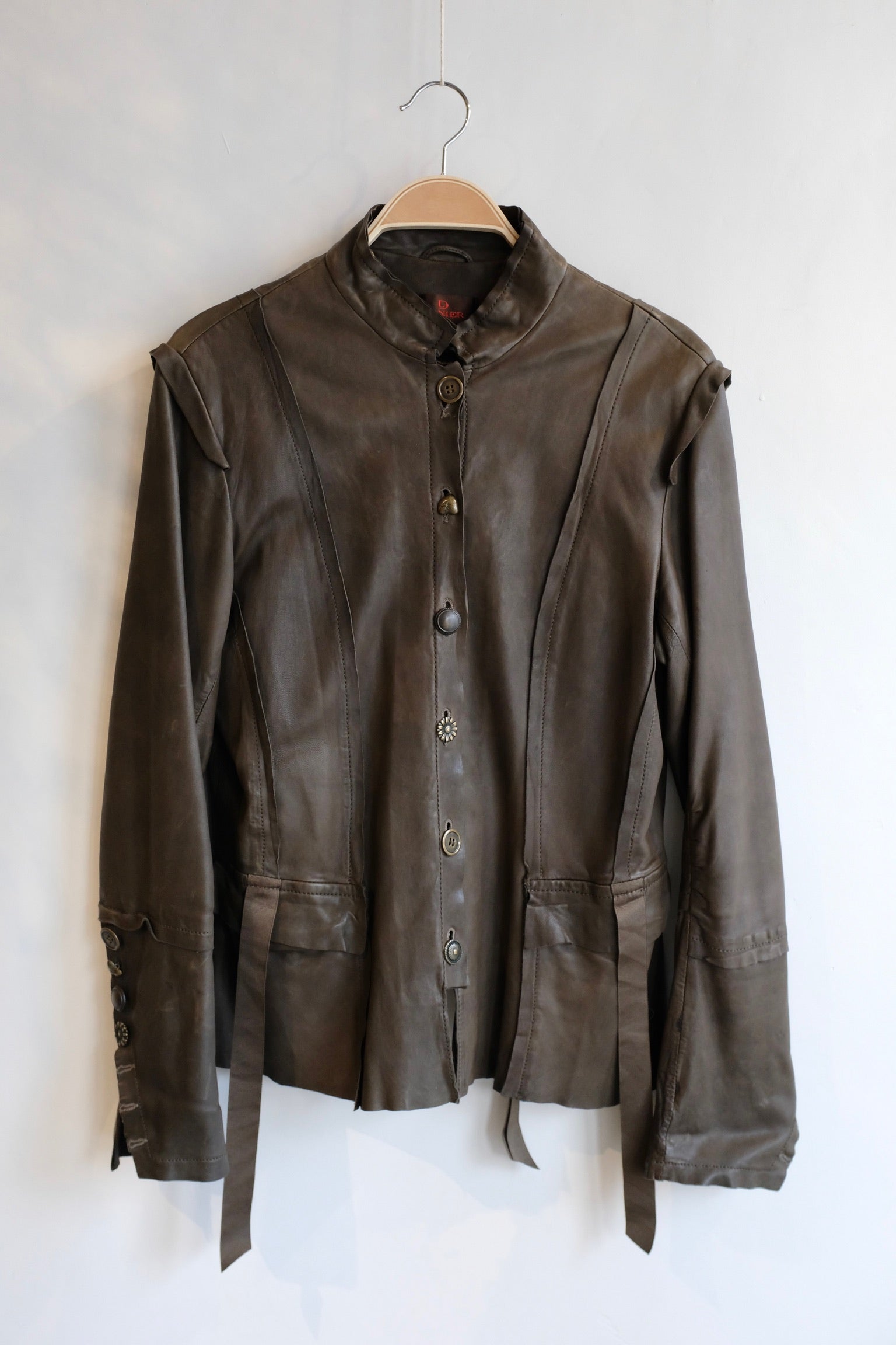 Pre-loved / Vintage Danier Leather Jacket / Size Large