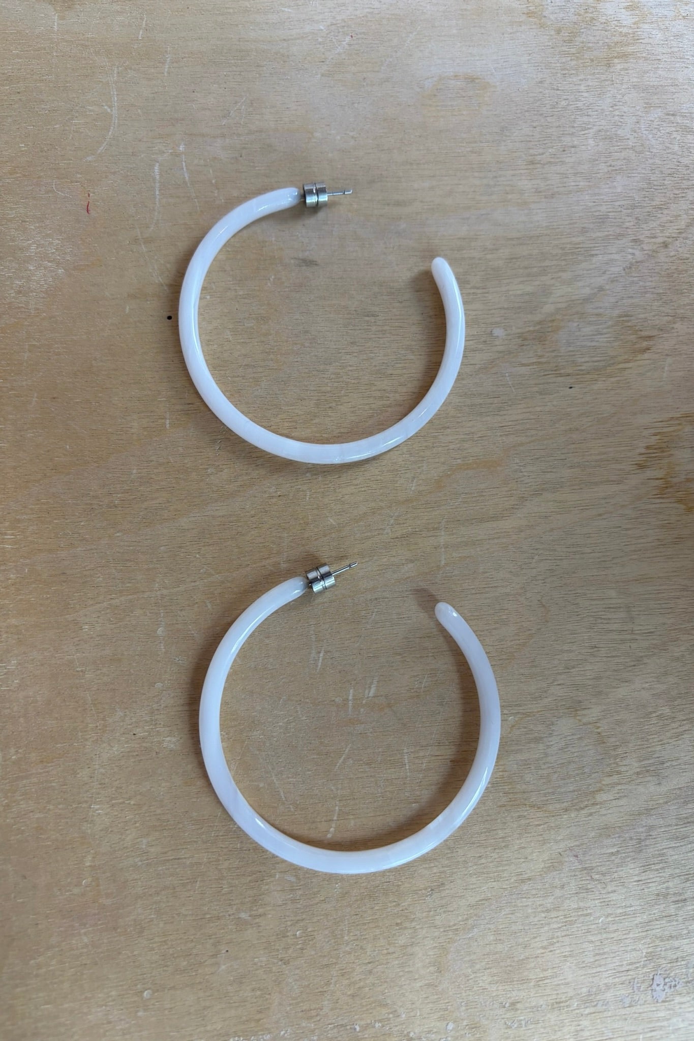 Pre-Loved / Machete Large Hoops / White Shell
