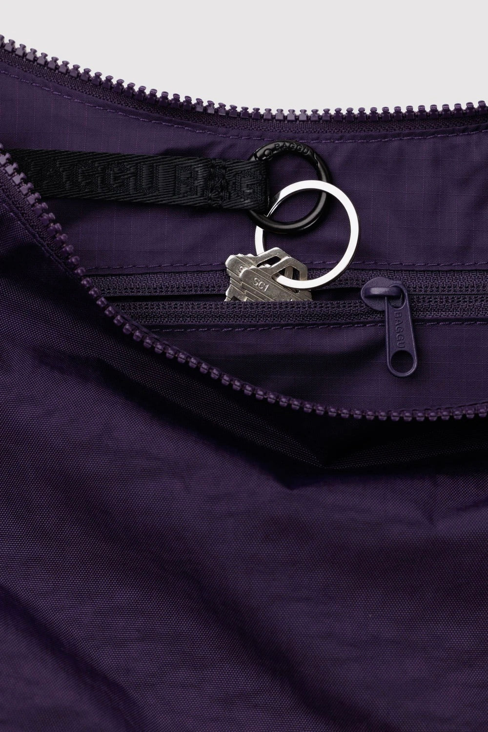 Baggu Medium Nylon Crescent Bag / Fig