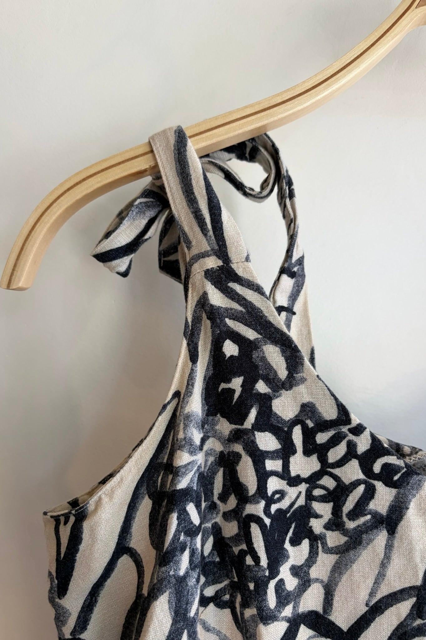 Pre-Loved / Eve Gravel Black &amp; Beige Face Dress / Size Small