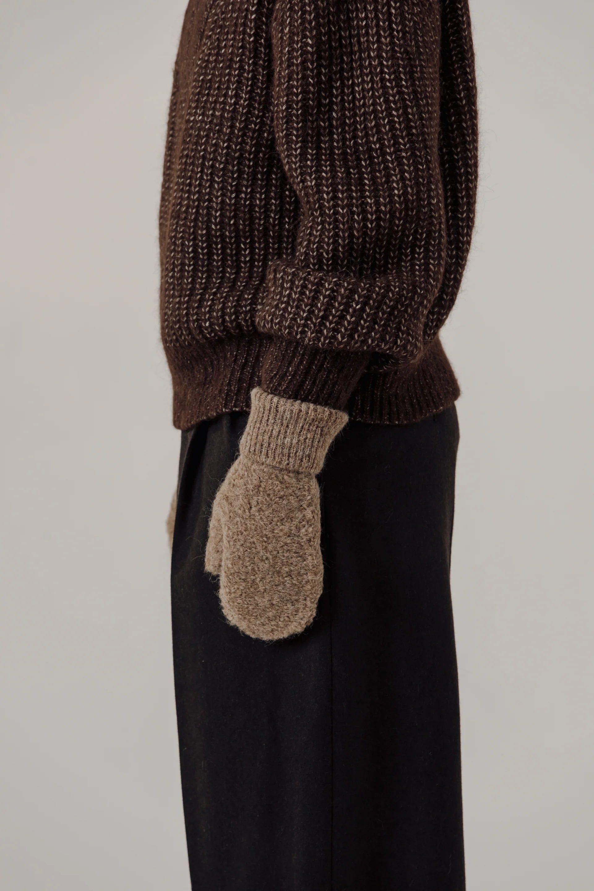 Bare Knitwear Alpaca Boucle Mittens / Taupe