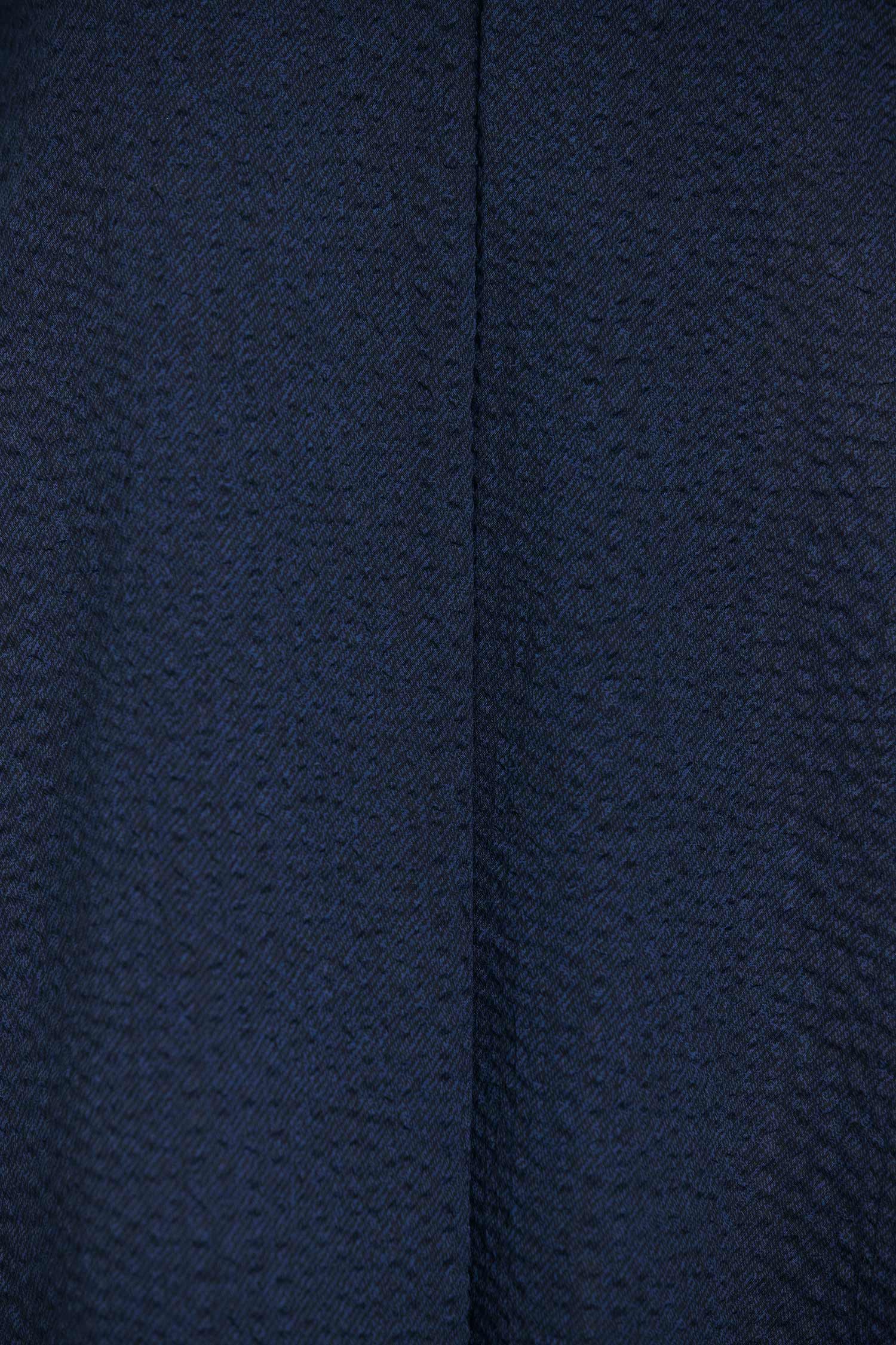 Black Crane Box Top w Micro Wave / Navy
