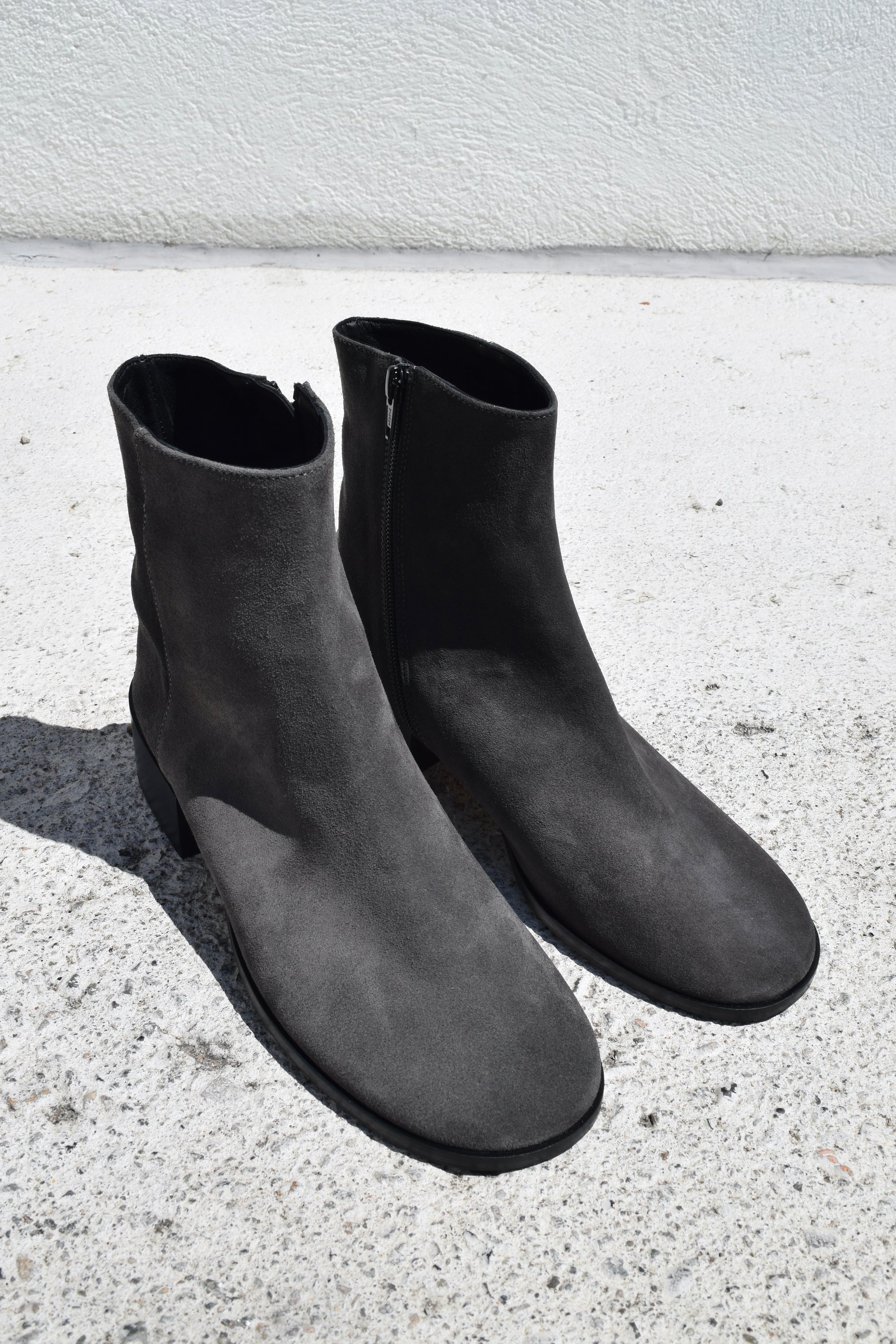 River Boot / Charcoal Suede