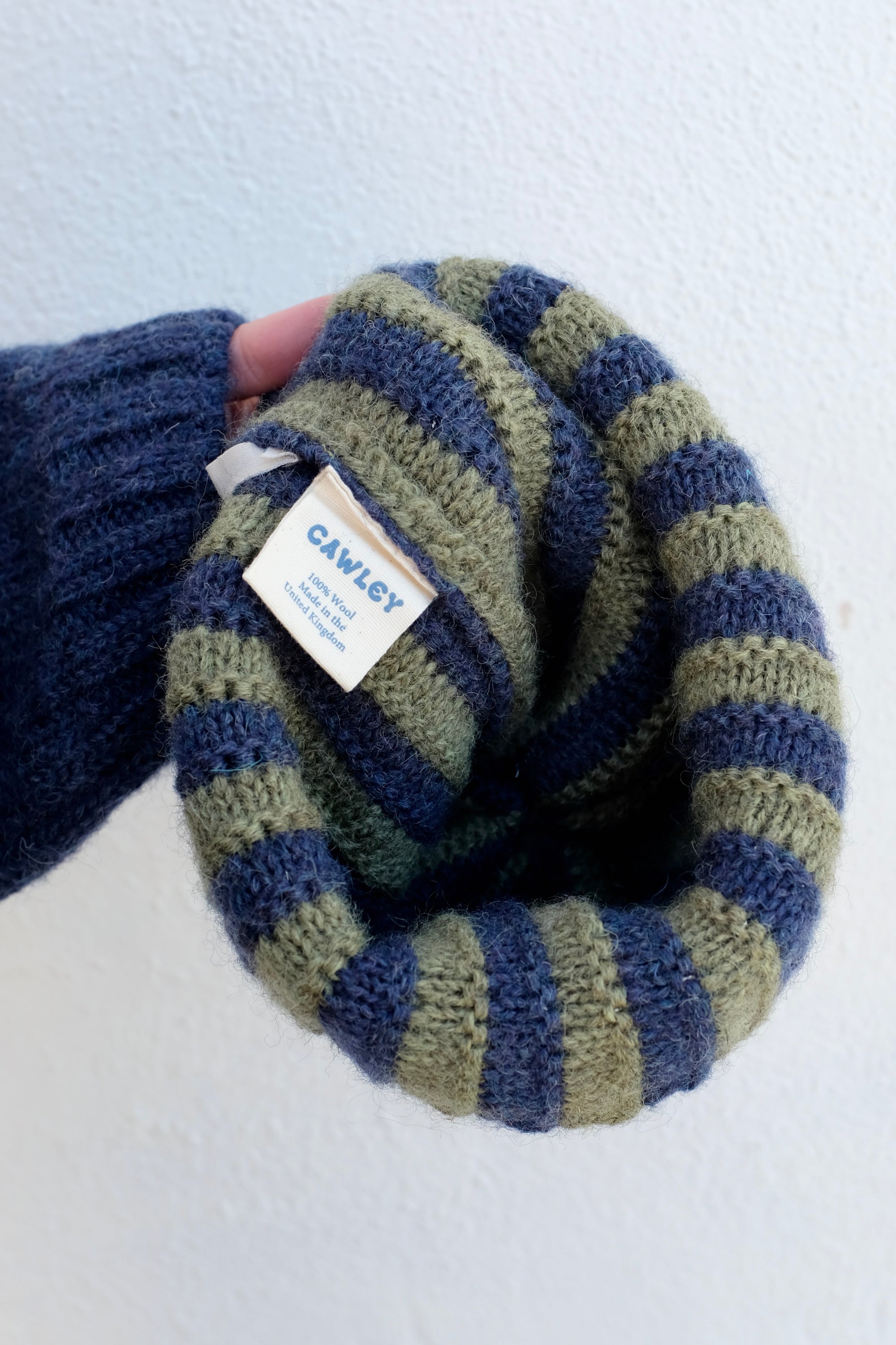Brushed British Wool Pleat Hat / Denim + Apple