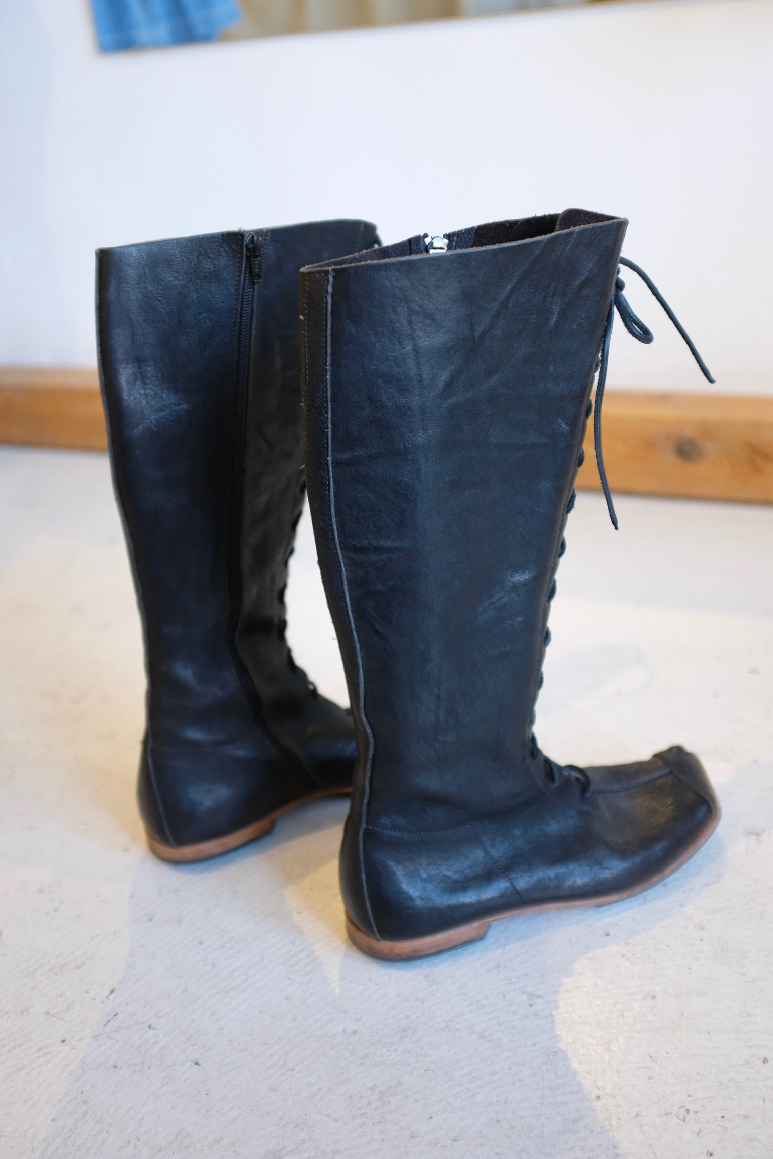 Pre-loved / Cydwoq Black Leather Boots / Size 38