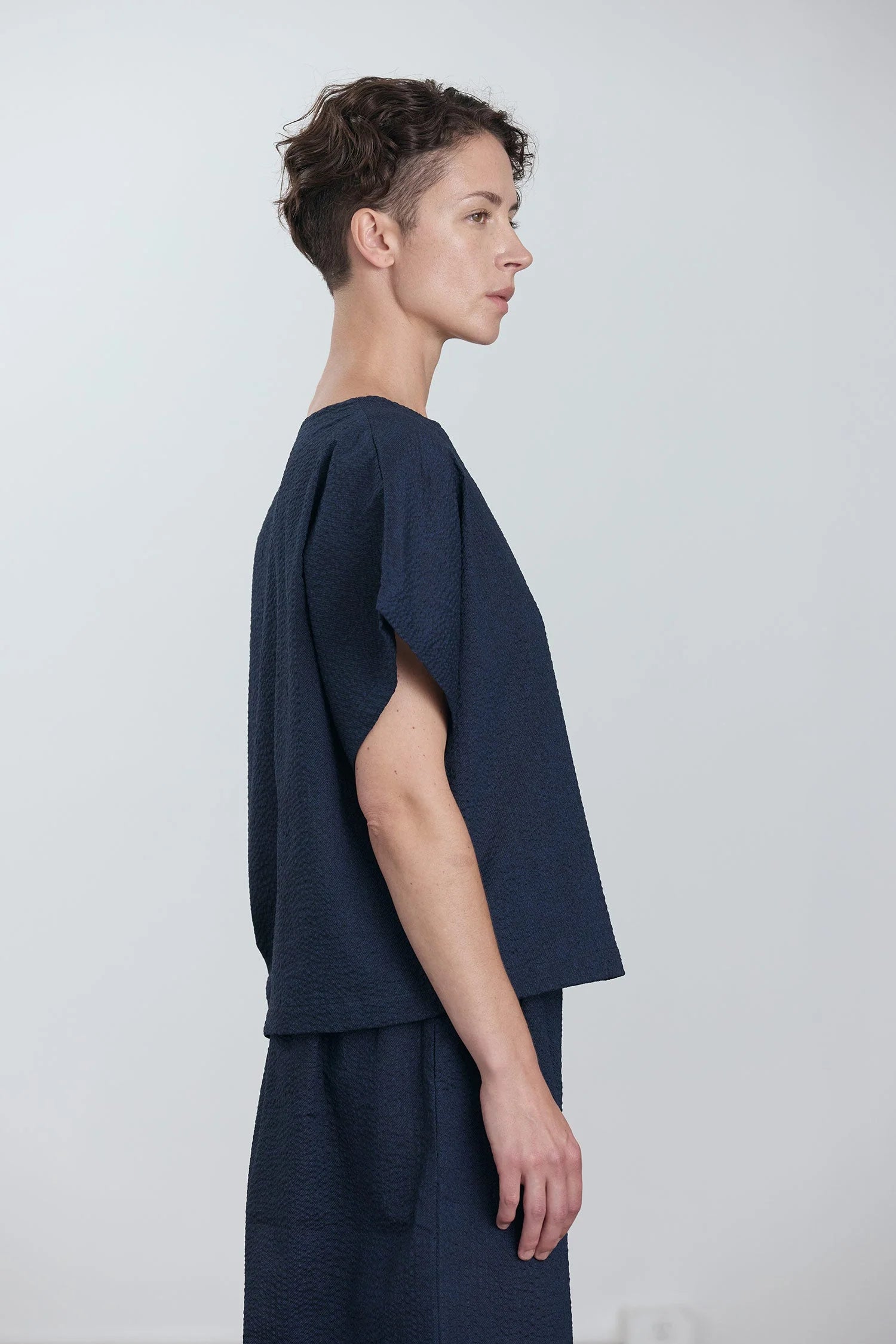 Black Crane Box Top w Micro Wave / Navy
