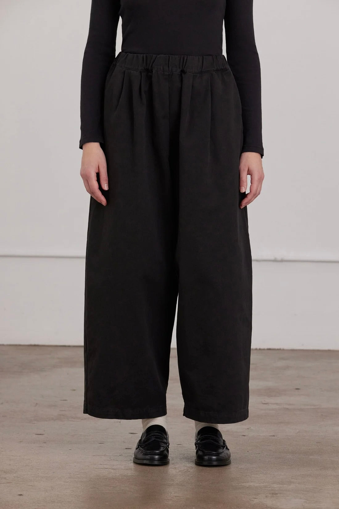 Black Crane / Wide Pants / Black