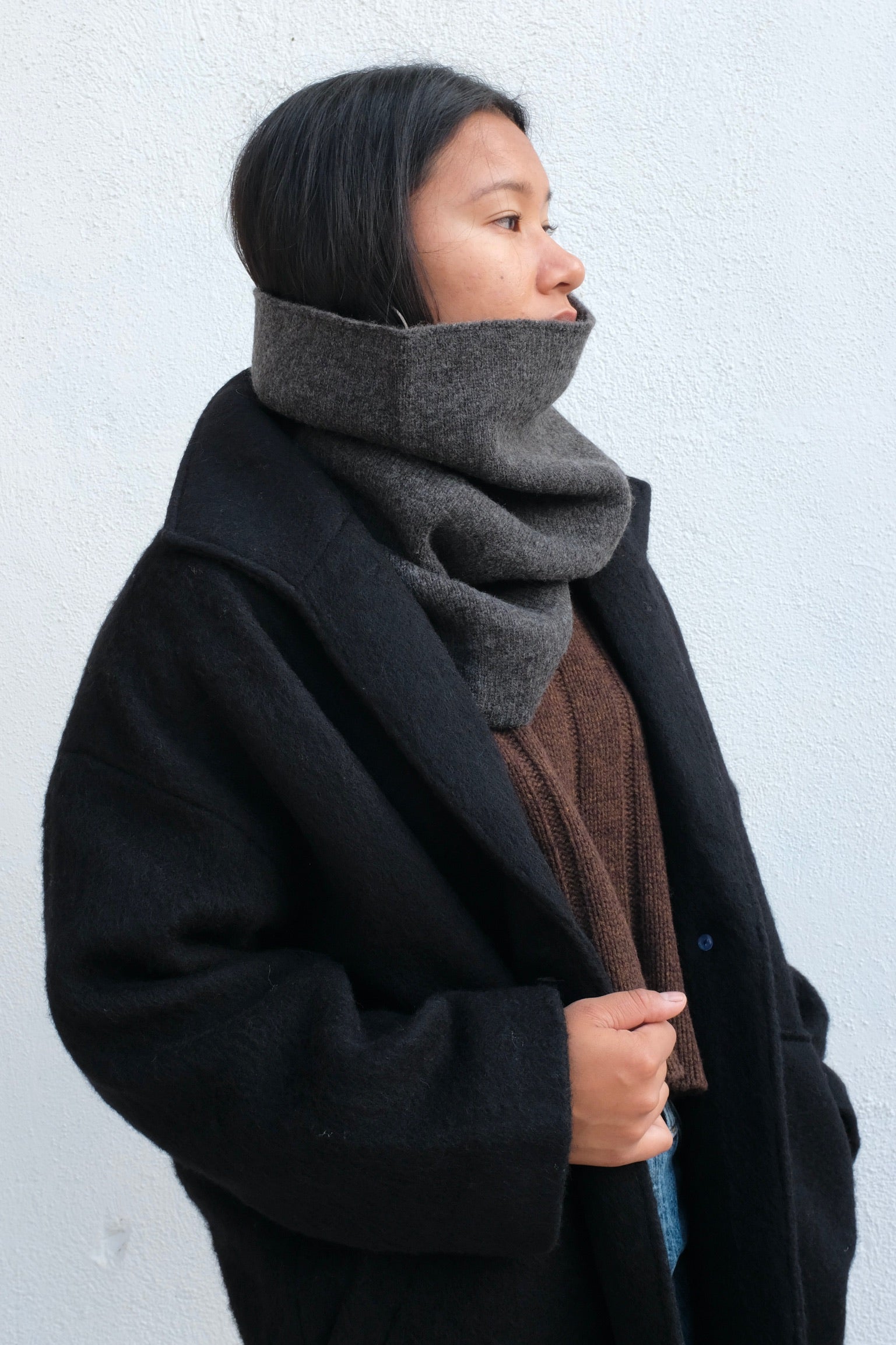 Szeki Signature Yak Ring Scarf / Charcoal