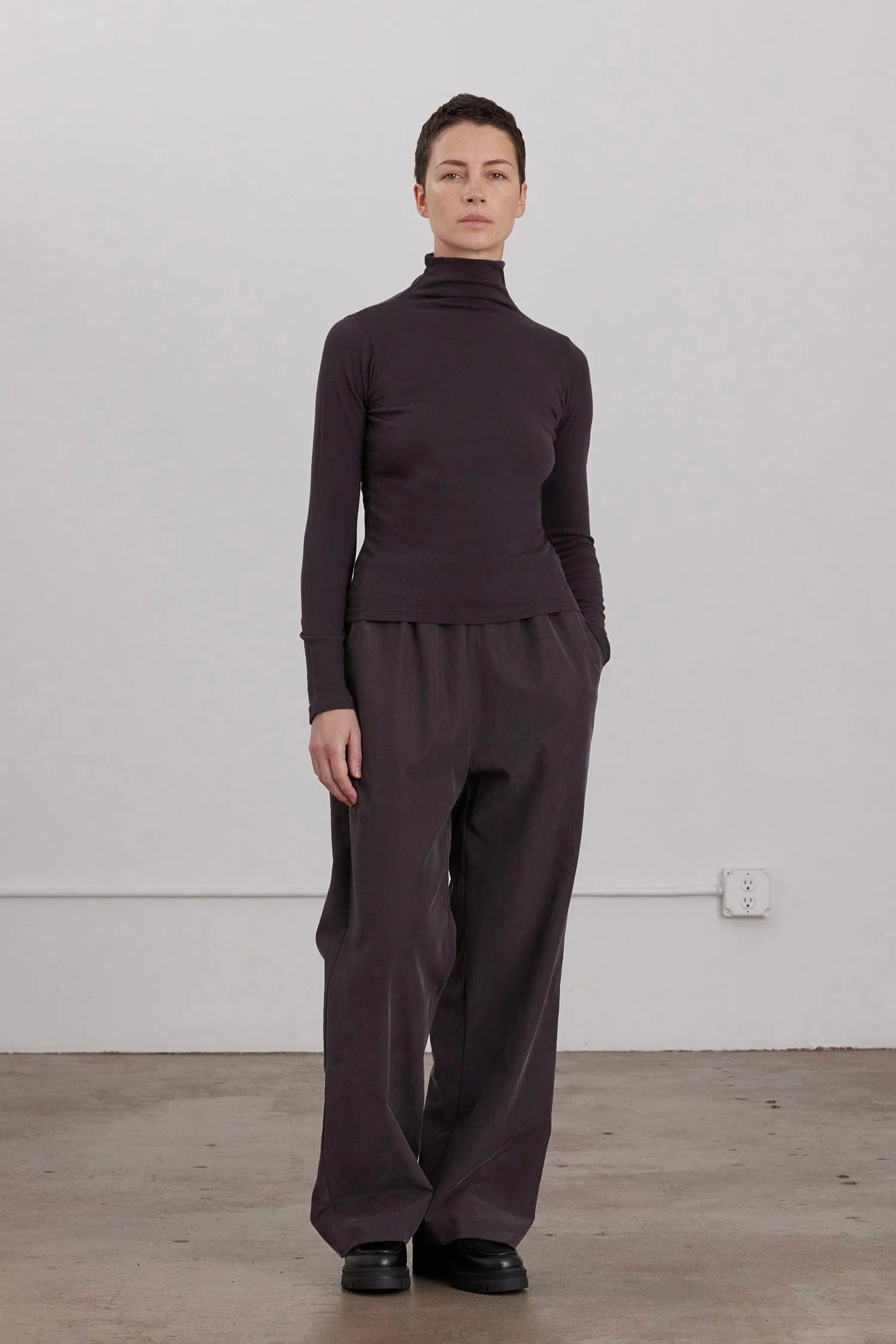 Black Crane Straight Pants / Dark Plum