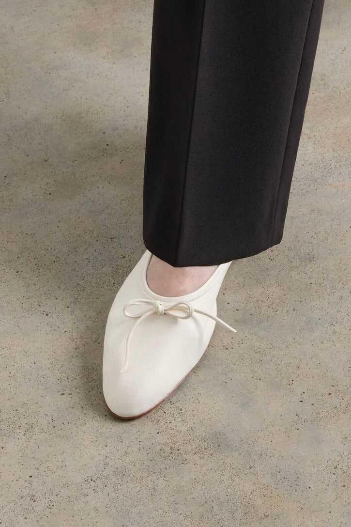 Gala Shoe with Bow / Chalk