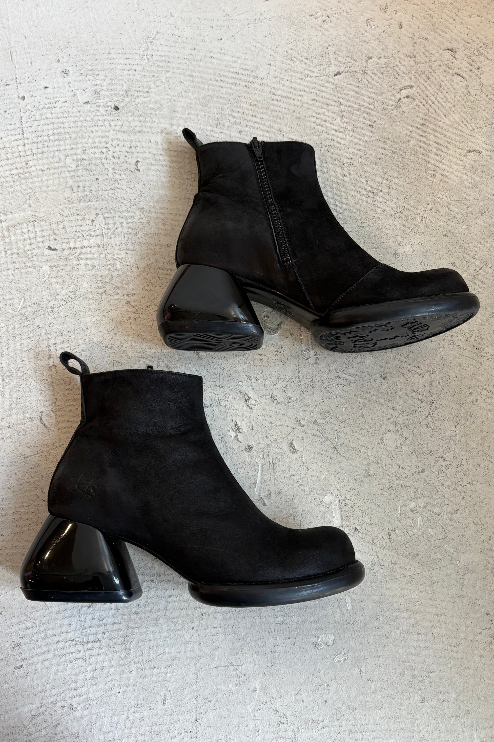Pre-Loved / John Fluevog Leather Boot / Black / Size 8